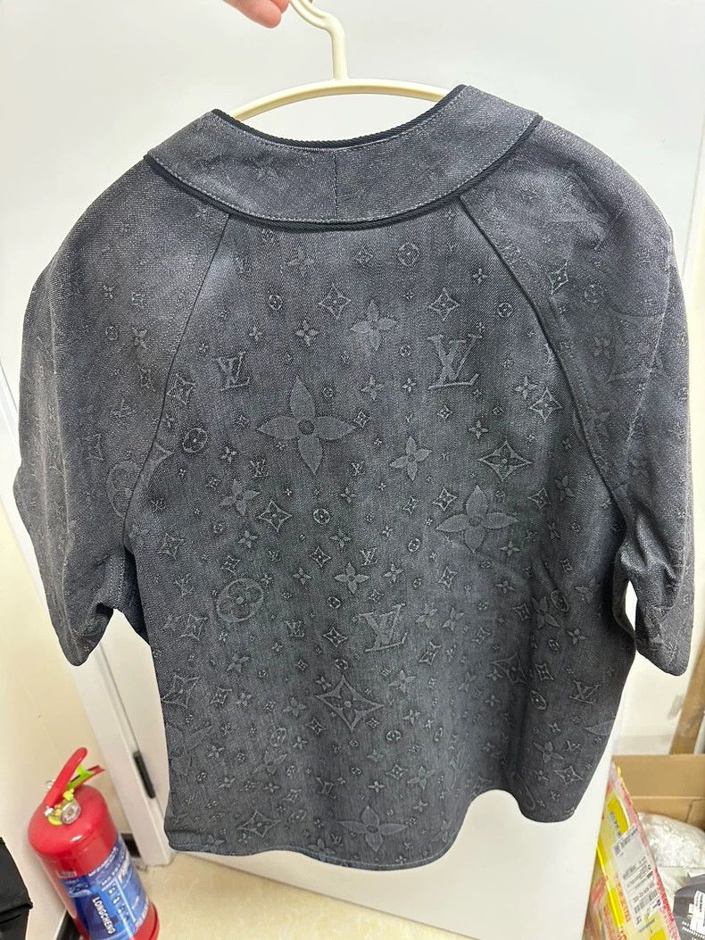 Louis Vuitton Louis Vuitton Dark print denim short sleeve shirt Size US XS / EU 42 / 0 - 2 Thumbnail