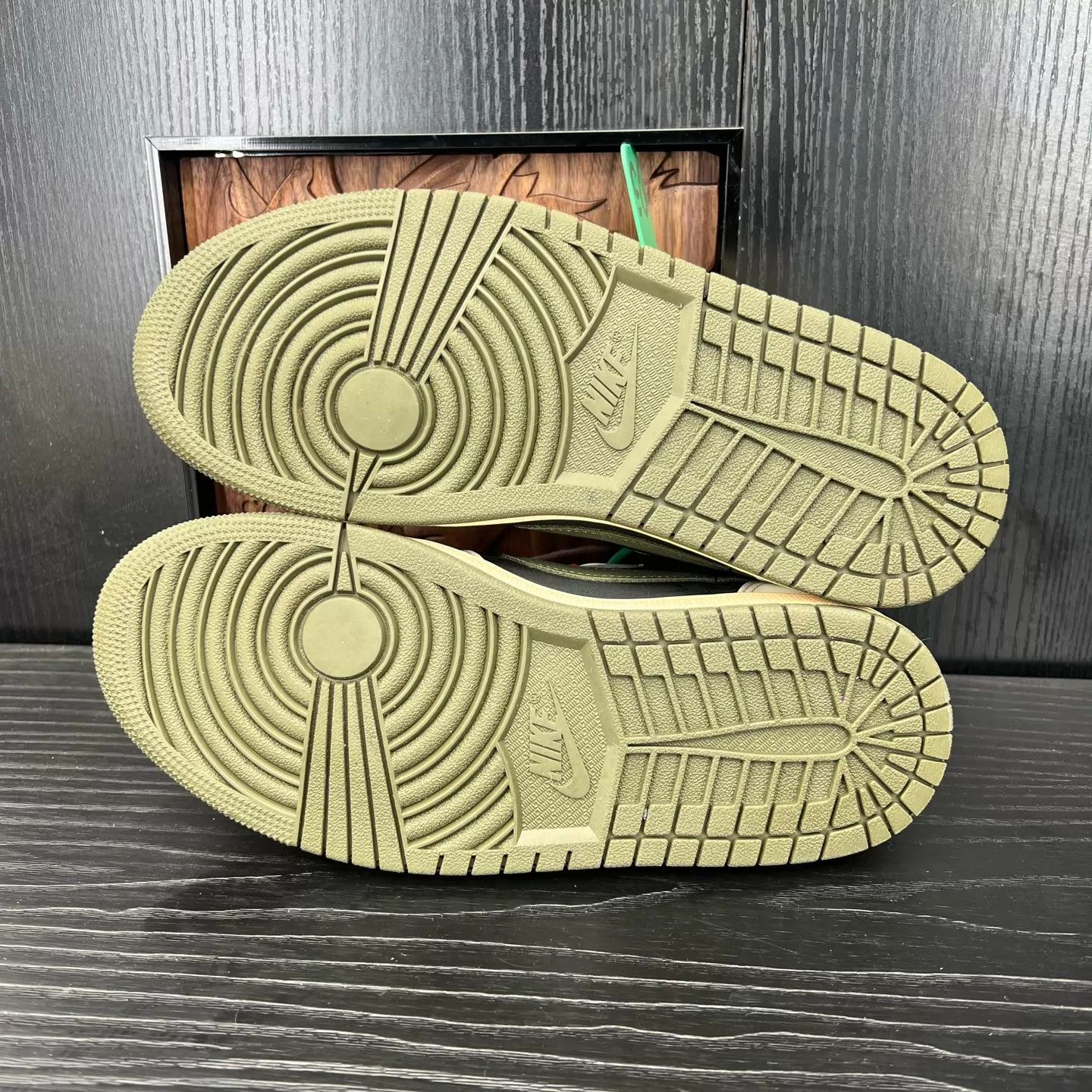 Nike Air Jordan 1 Low TS Olive Barb 5.0 39 Worn Stars Size US 8 / IT 38 - 4 Thumbnail