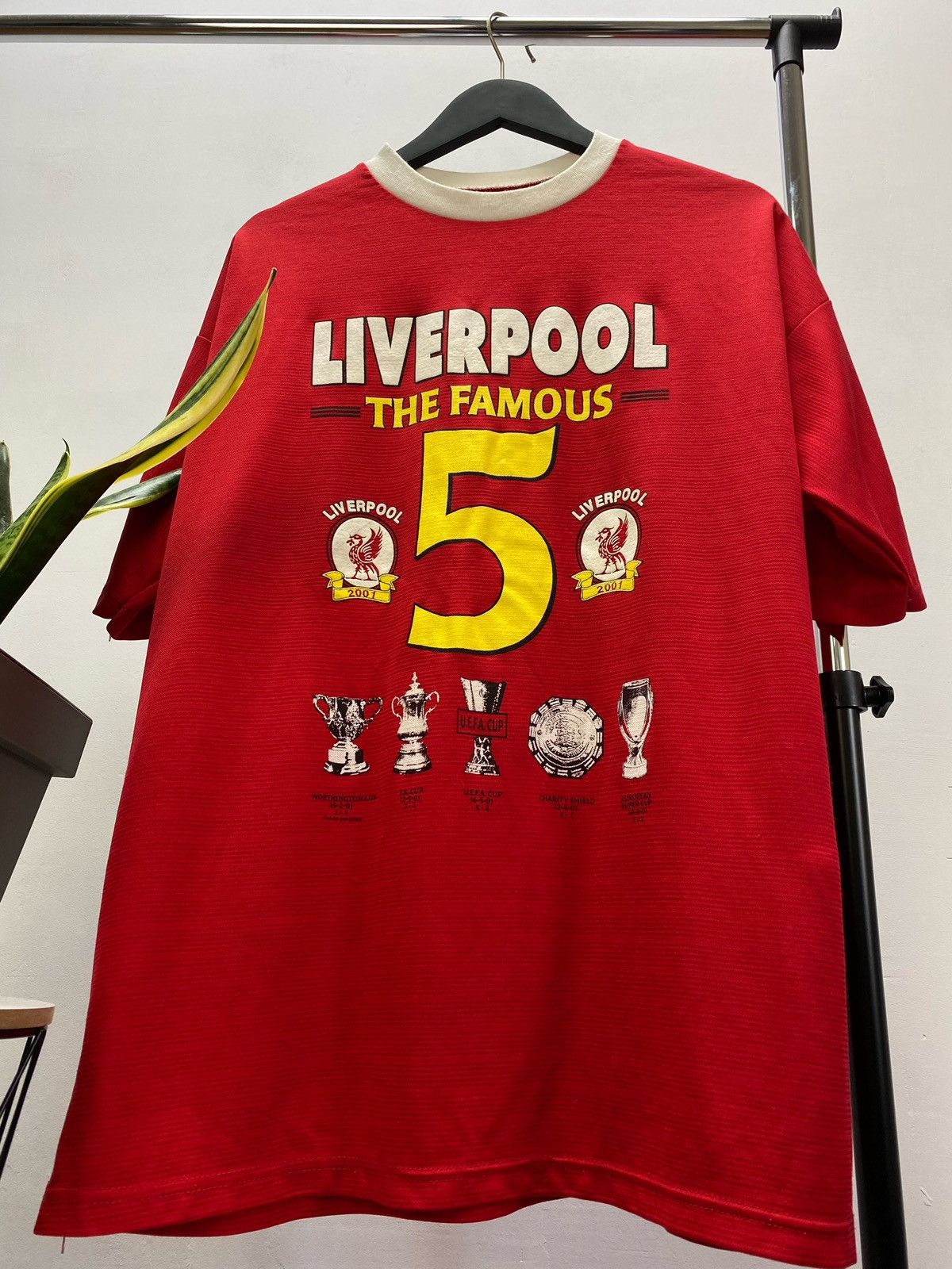 Vintage Vintage Liverpool 2001 Famous 5 Cup Winner T-Shirt Jersey Size US XL / EU 56 / 4 - 4 Thumbnail