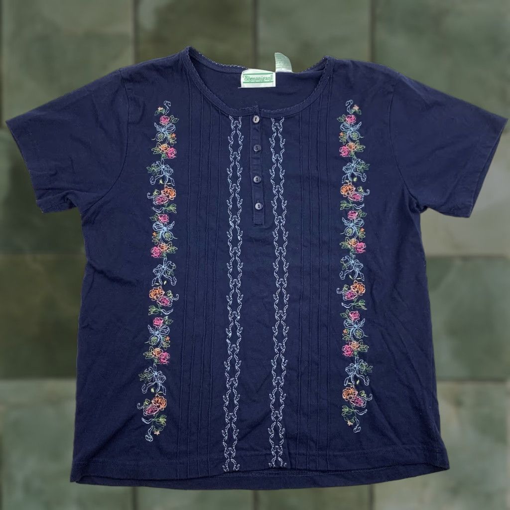 Vintage VINTAGE Shenanigans Shirt Womens L Blue Floral Flower 90s Cute Nature Flower Shenanigans Womens L Shirt 90s Blue Floral Size L / US 10 / IT 46 - 1 Thumbnail