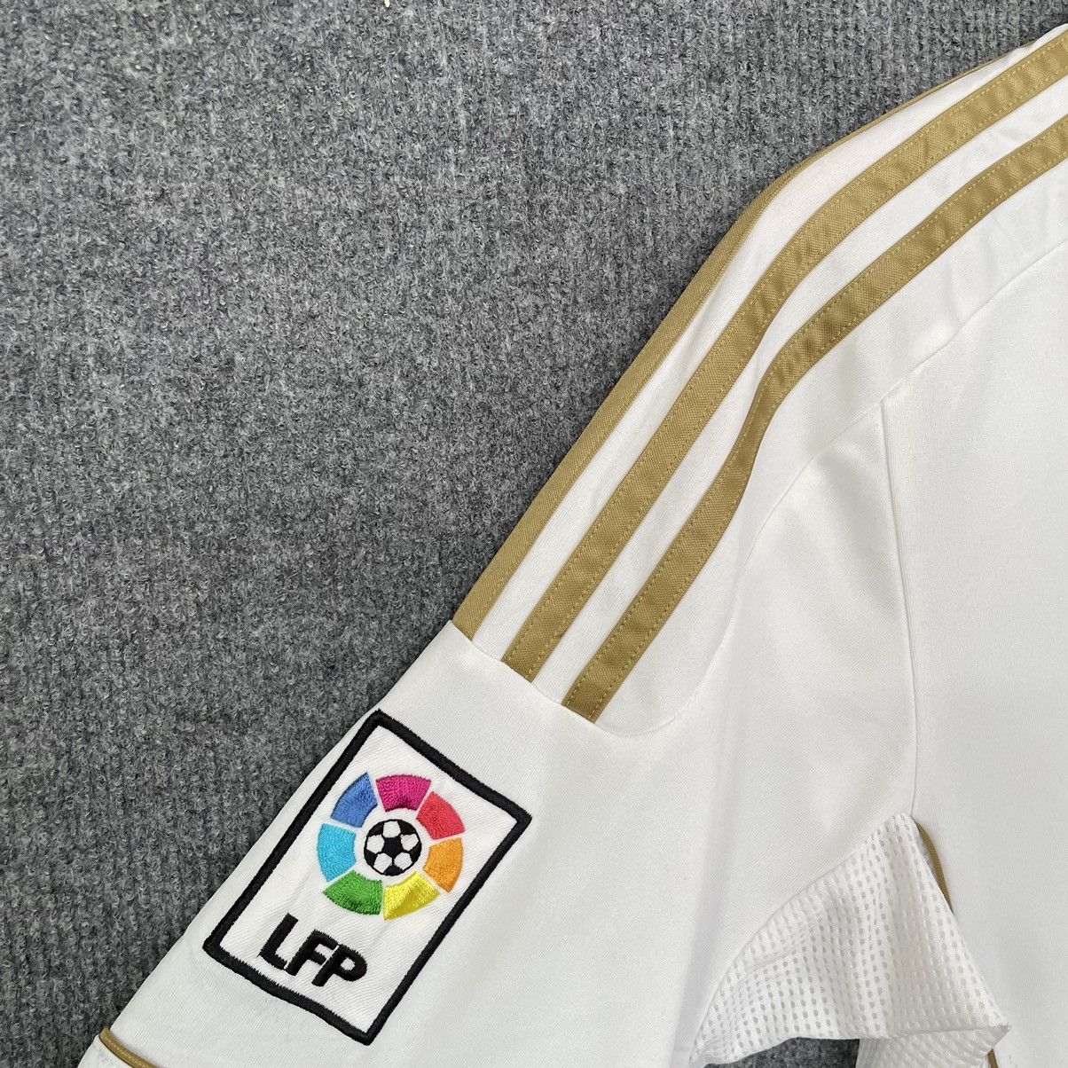 Adidas 2011 Real Madrid Home Kit Adidas Football Jersey Size US M / EU 48-50 / 2 - 5 Thumbnail