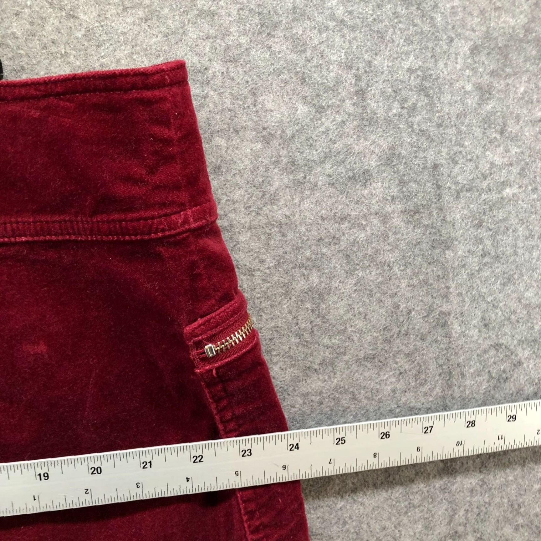 Gap Gap Velvet Mini Skirt Womens 35R Red Button Front Zip Pocket High Rise Mini Skirt Cotton Blend Velvety Preppy Vintage: No Size 24" / US 00 / IT 34 - 6 Thumbnail