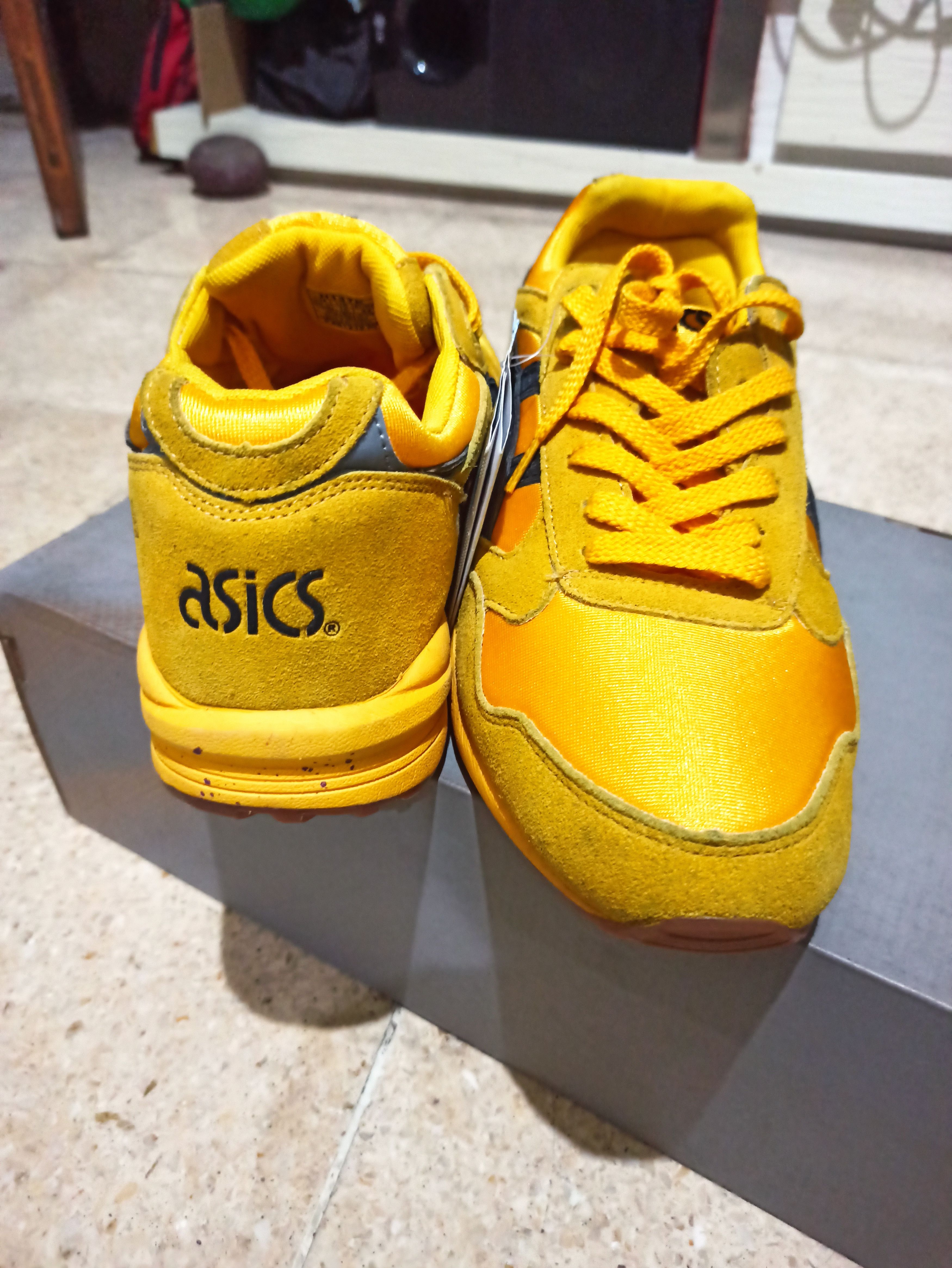 Asics Asics Gel Saga Kill Bill edition RARE! Size US 10 / EU 43 - 2 Thumbnail