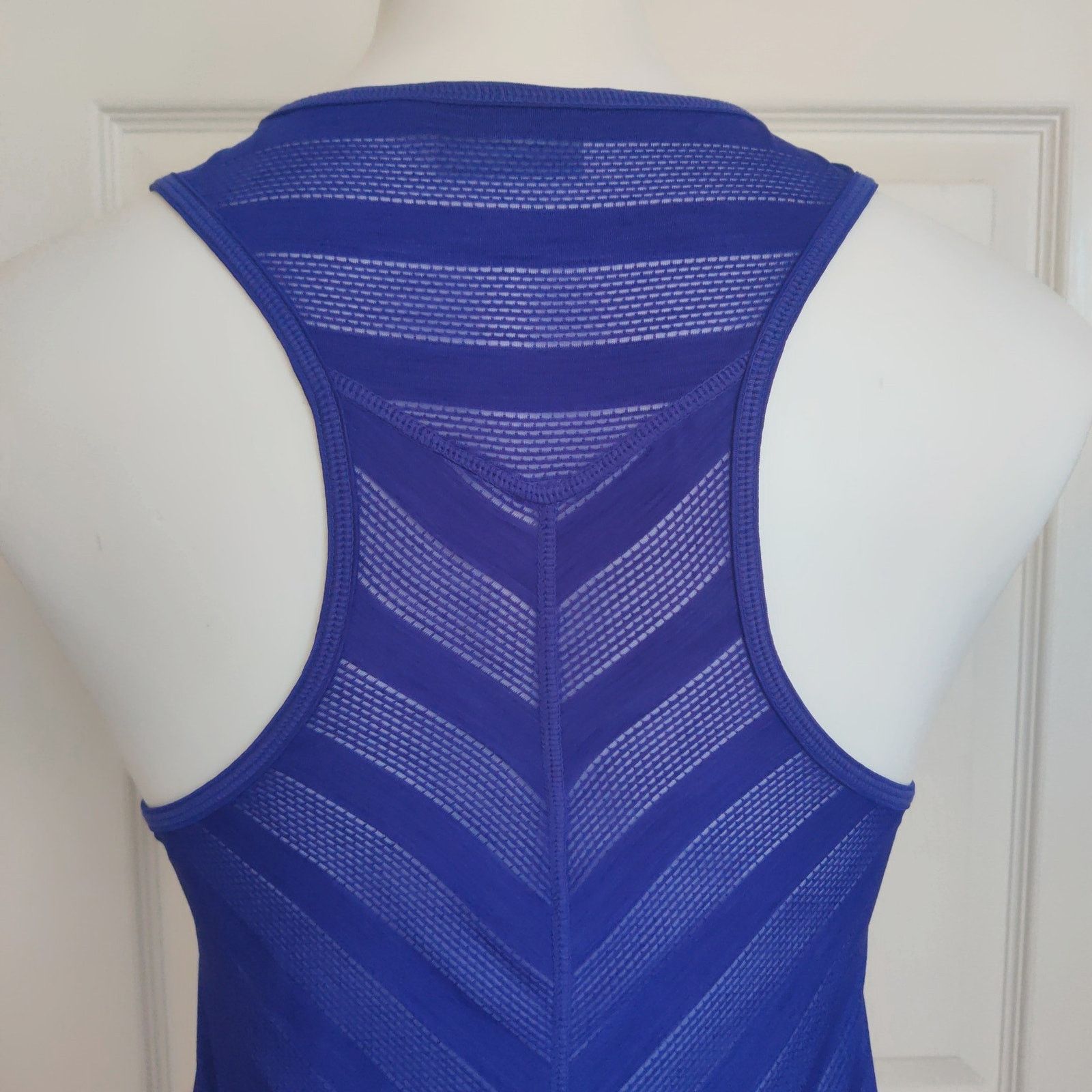 Athleta Athleta Kettlebella Racerback Tank Top sz XS Size XS / US 0-2 / IT 36-38 - 4 Thumbnail