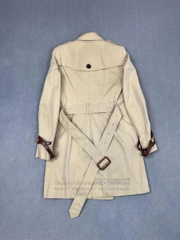 Burberry Burberry Women's Trench Coat in Khaki. Size XS / US 0-2 / IT 36-38 - 2 Thumbnail
