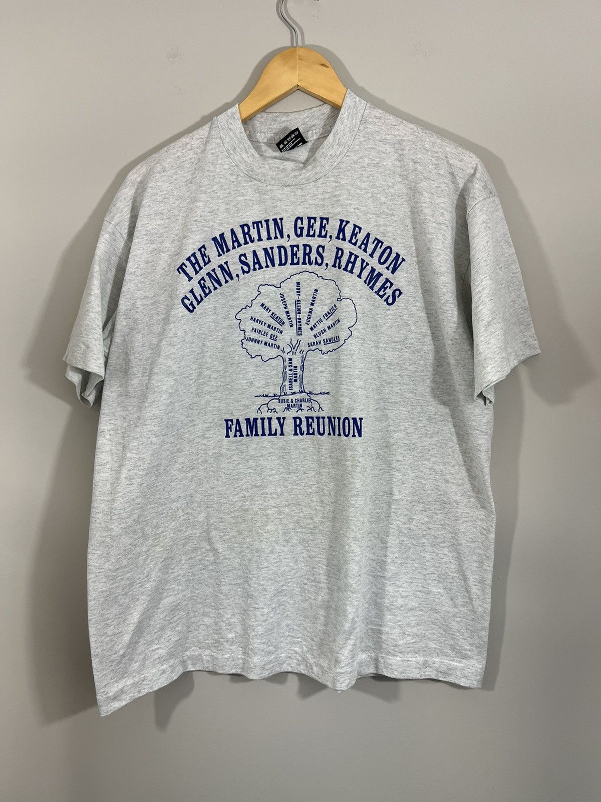 Vintage Single Stitch 1980s Family Reunion Tee Size US XL / EU 56 / 4 - 1 Thumbnail