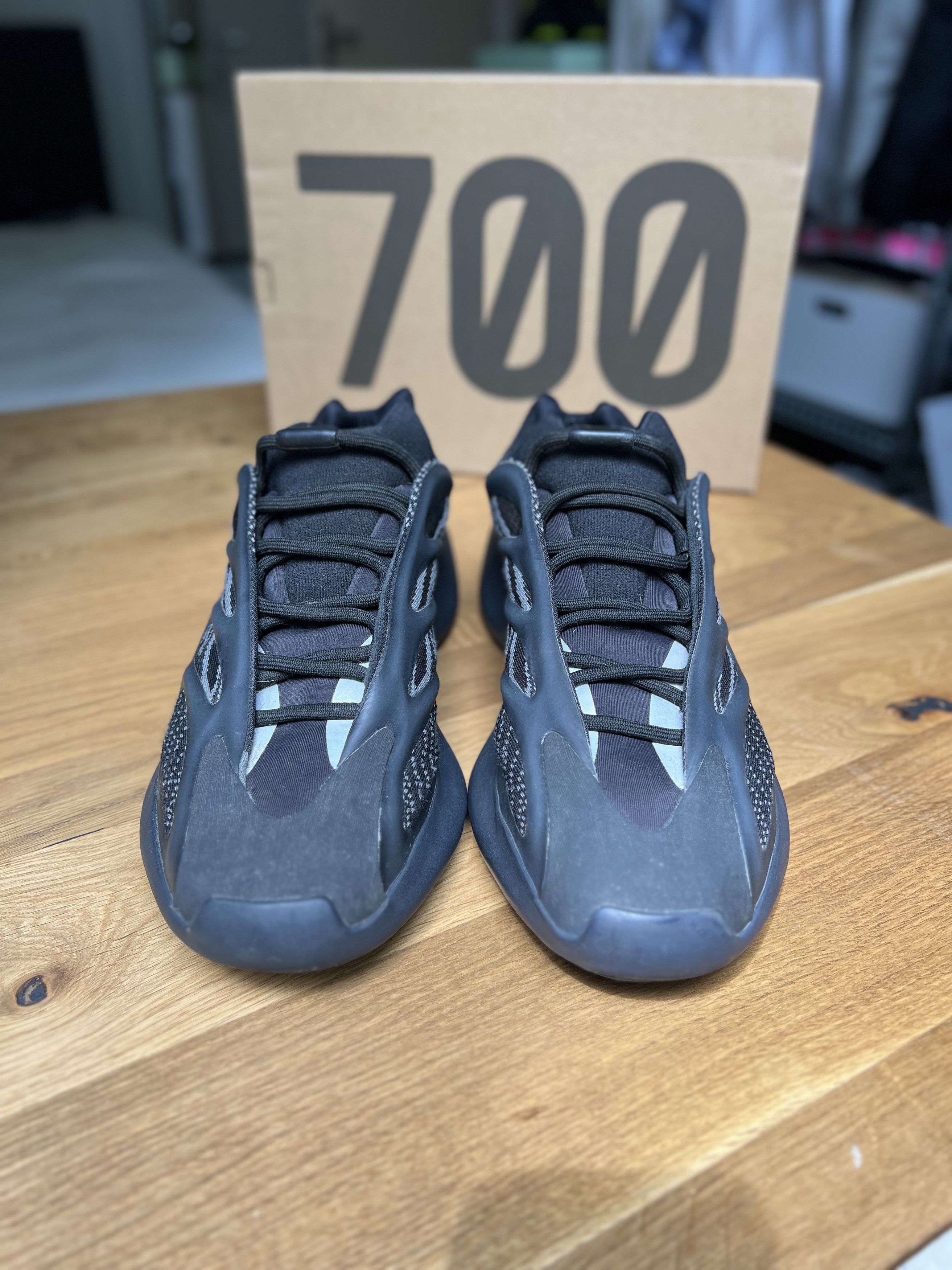 Yeezy Yeezy 700 V3 Dark Glow Size US 11.5 / EU 44-45 - 2 Thumbnail