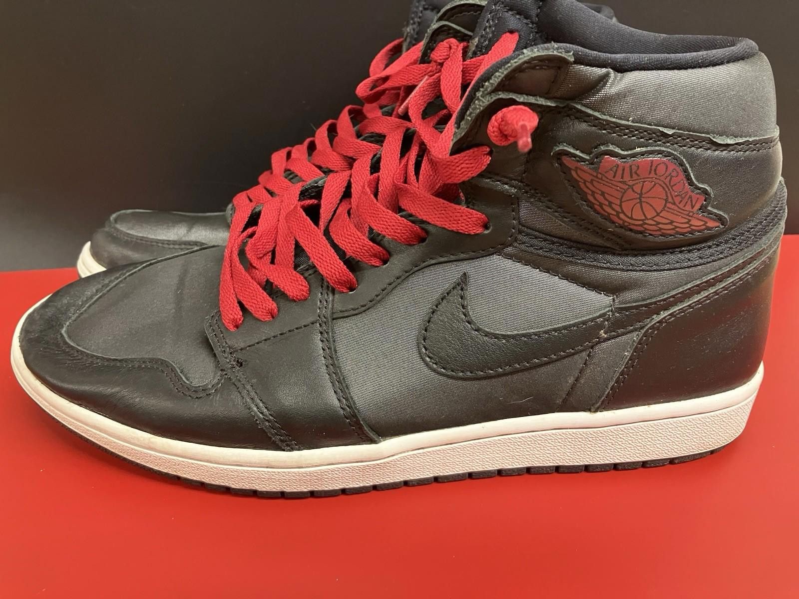 Jordan Brand Nike Air Jordan 1 Retro High OG Black/Red 2019 Size US 9.5 / EU 42-43 - 2 Thumbnail