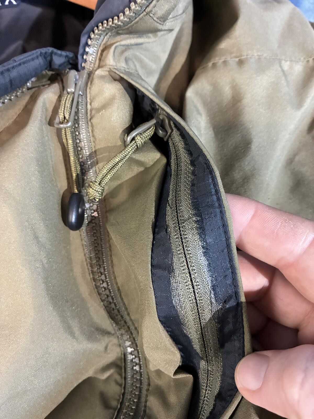 Arc'teryx LEAF Arc'Teryx ATOM AR size small black military jacket Size US S / EU 44-46 / 1 - 7 Thumbnail
