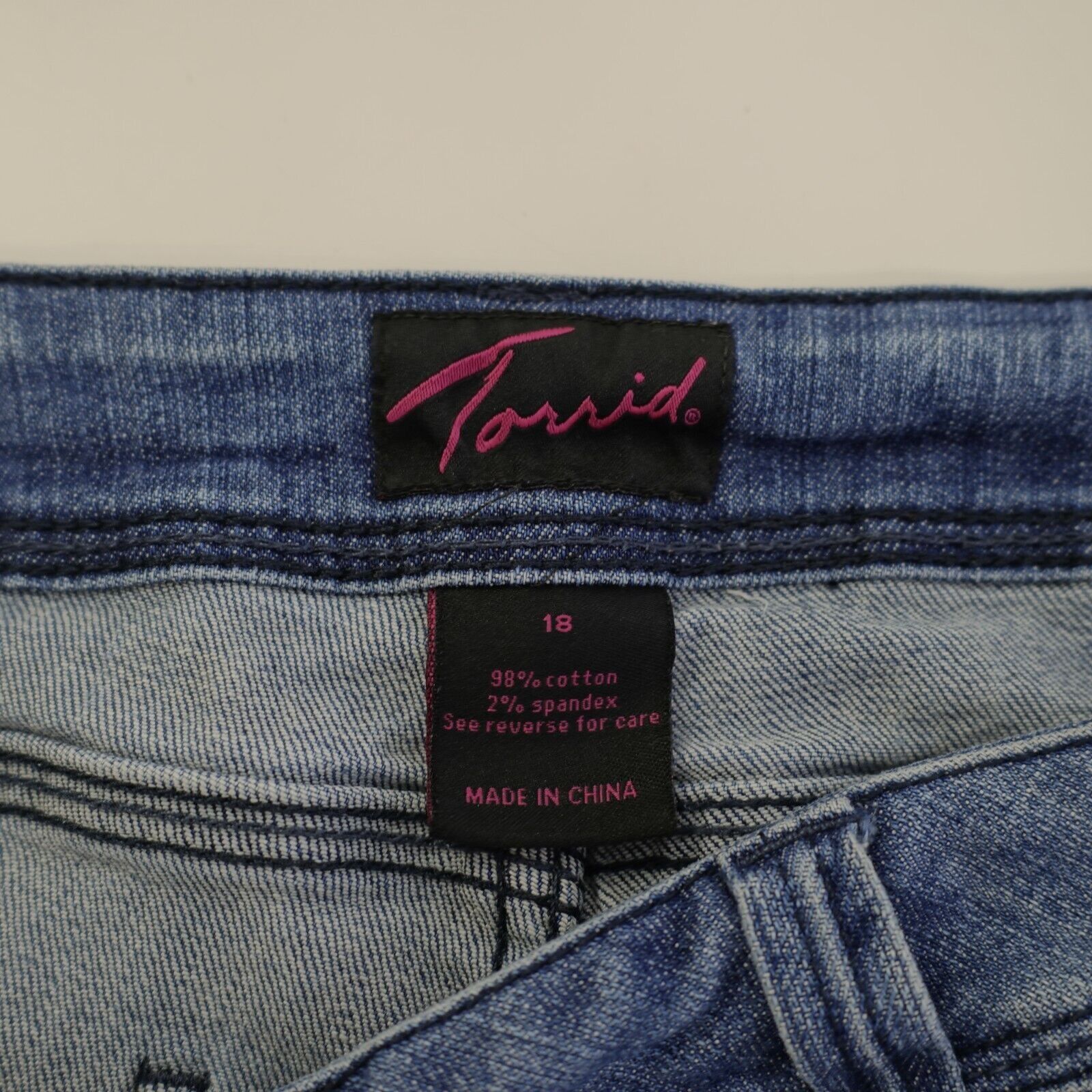 Torrid Torrid Blue Denim Cut Off Jean Shorts 18 39/4 Whiskering Mid Size 38" / US 16 / IT 52 - 6 Thumbnail