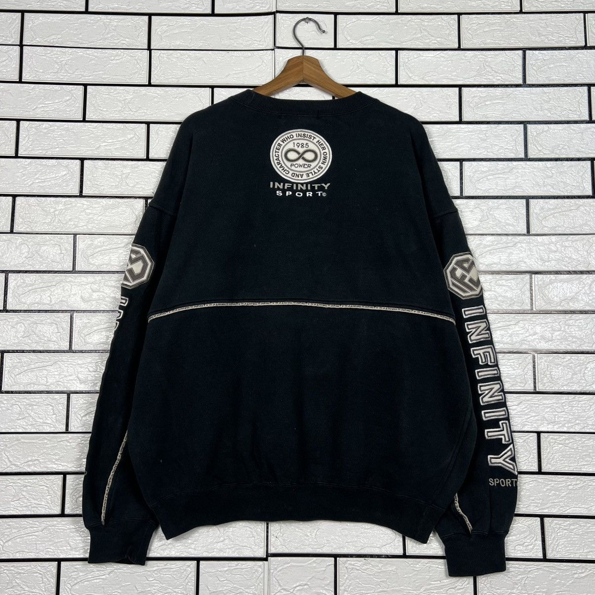 Japanese Brand Vintage INFINTY SPORT Embroidery Logo Sweatshirt #3969-C181 Size US XXL / EU 58 / 5 - 14 Thumbnail
