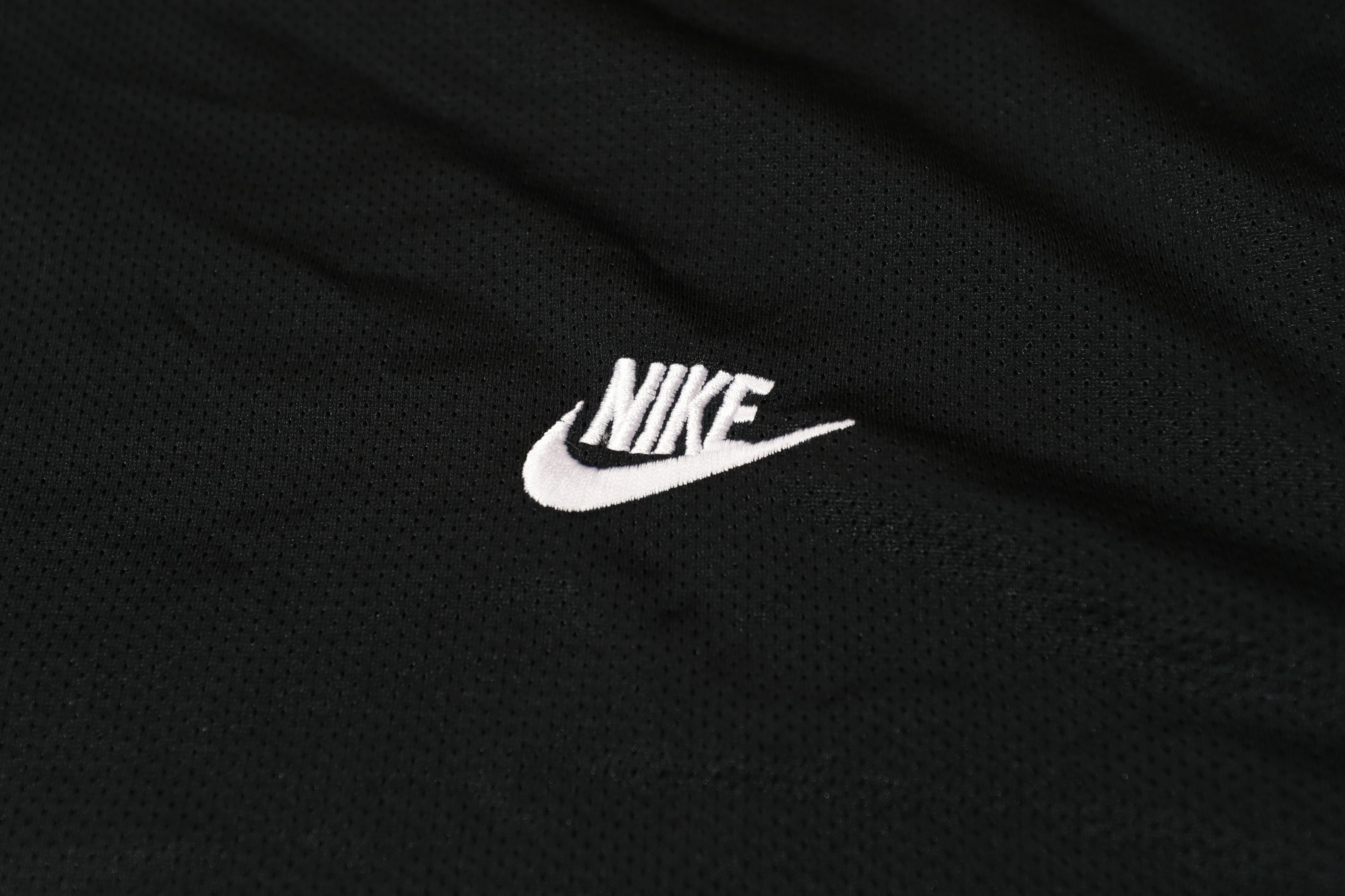 Nike Nike Black Athletic Polyester Shirt (L) Size US L / EU 52-54 / 3 - 4 Thumbnail