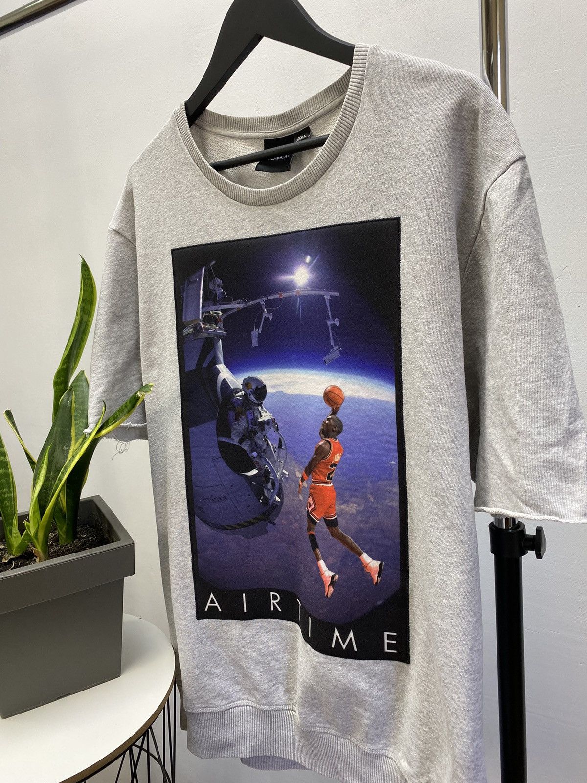 NBA Two Angel Jordan in Space NBA Basketball Sweatshirt Short SL Size US XXL / EU 58 / 5 - 2 Thumbnail