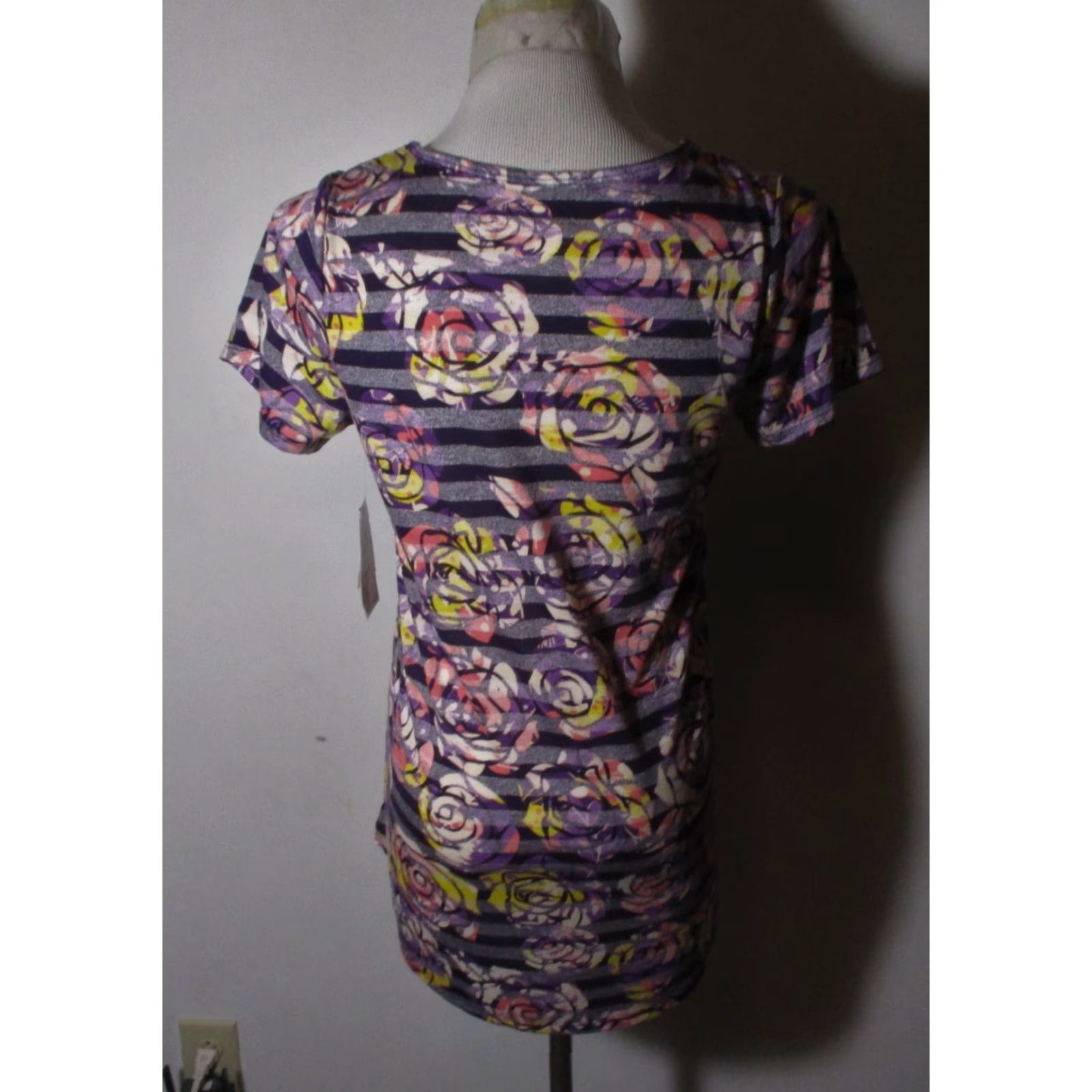 Vintage LULAROE Purple Classic T Short Sleeve Tunic Top Size XS NWT Size XS / US 0-2 / IT 36-38 - 5 Thumbnail