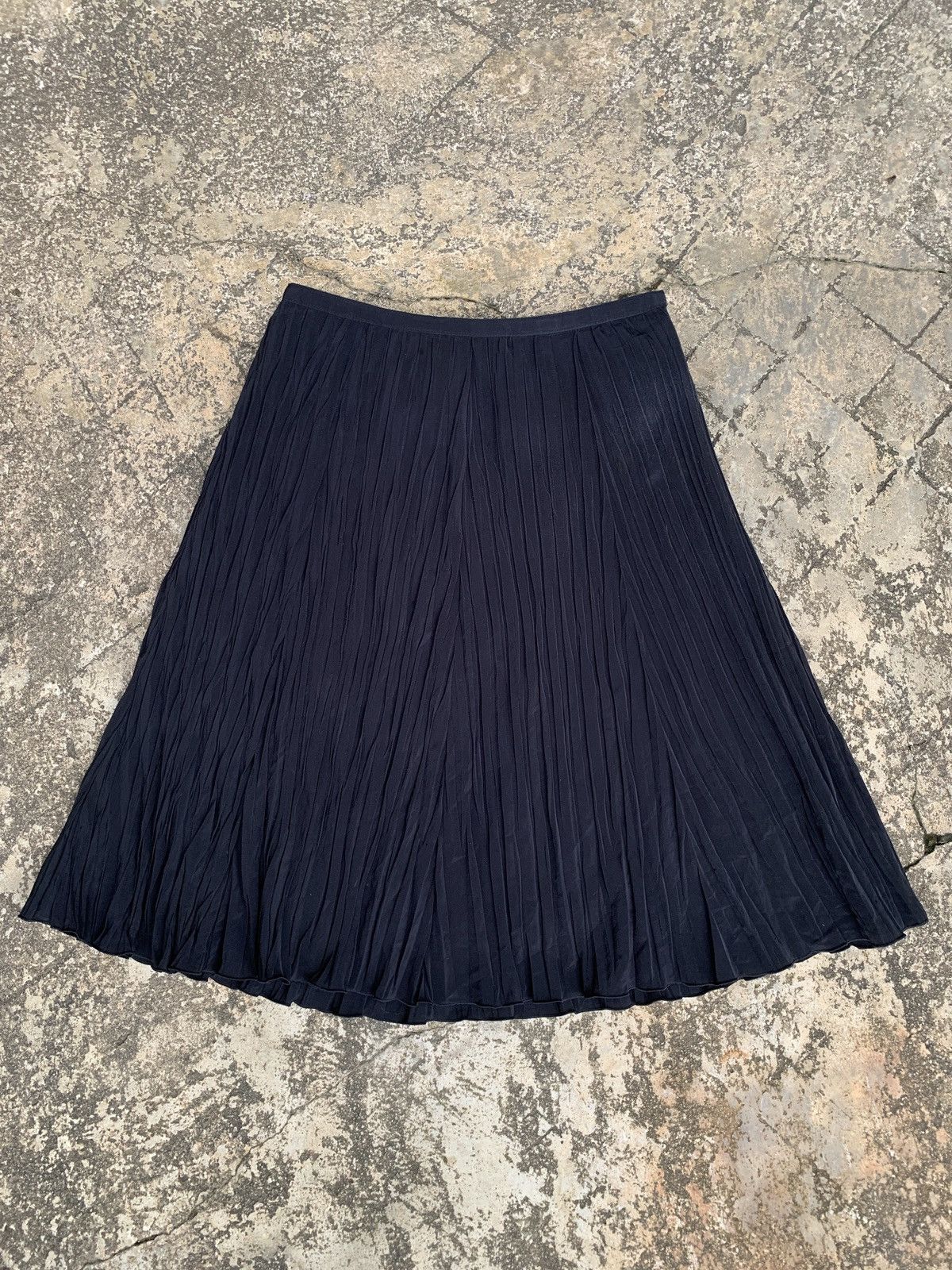 Japanese Brand × Pleats Please Issey Miyake 1990s Interplanet Japan Black Pleated Midi Skirt Size 26" / US 2 / IT 38 - 1 Thumbnail