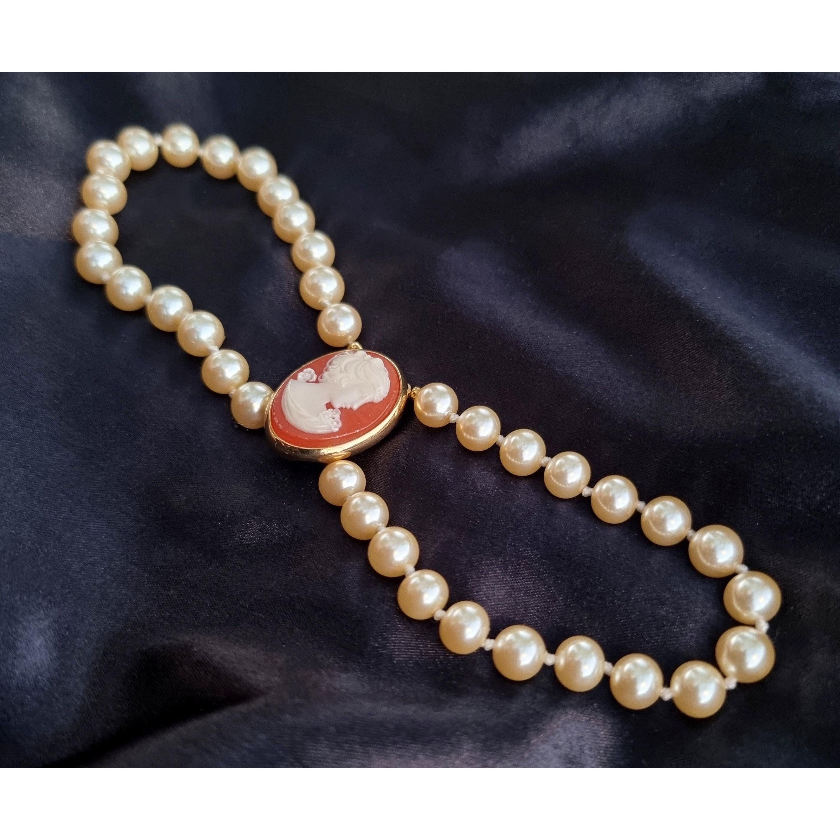 Other Rare Find Vintage RICHELIEU Signed Faux Pearls Cameo Bracele Size ONE SIZE - 1 Thumbnail