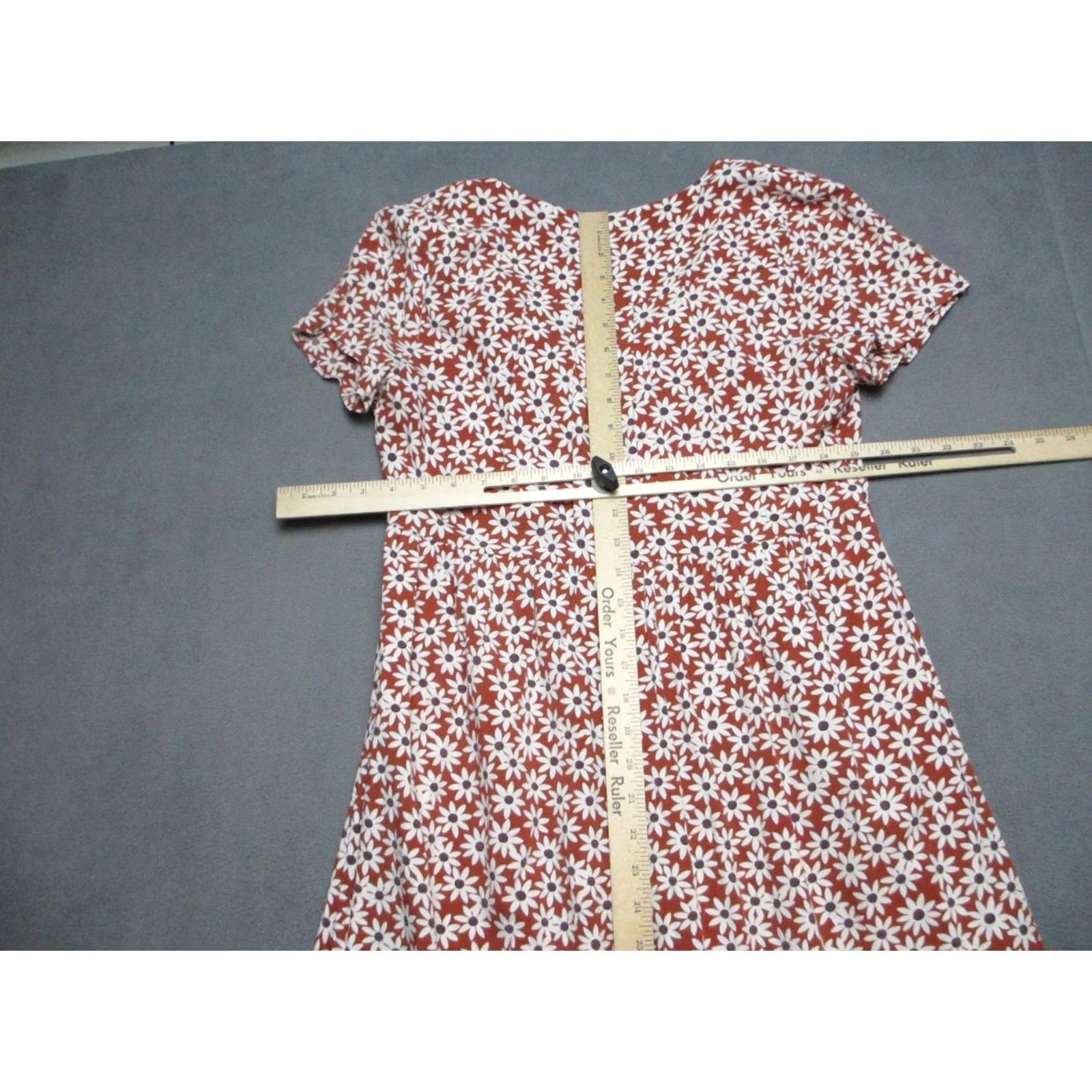 Madewell Madewell Red White Clara Midi V-Neck Dress Womens Small Falling Daisies Floral Size S / US 4 / IT 40 - 6 Thumbnail