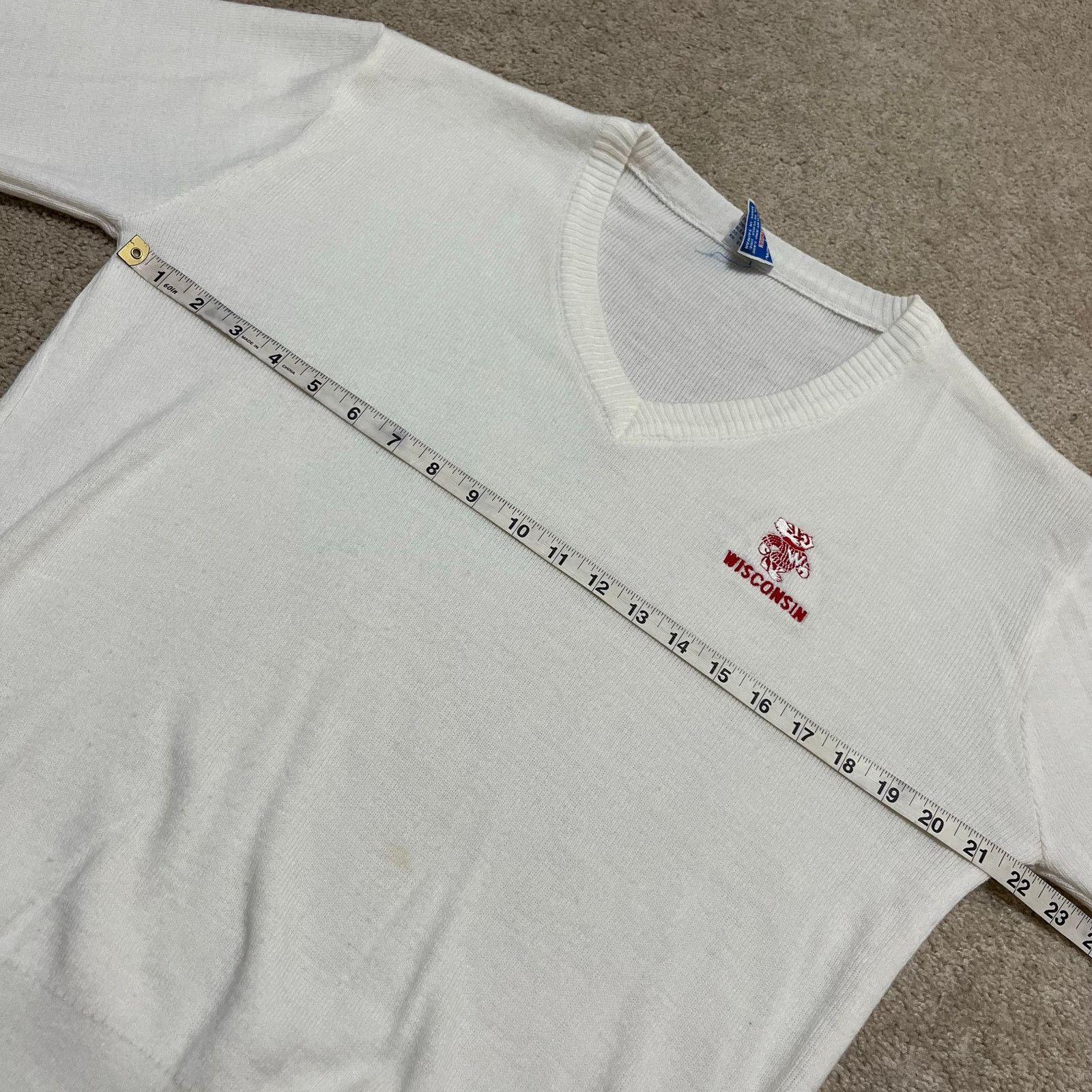 Champion Vintage Champion Wisconsin Badgers White V-Neck Sweater XL Size US XL / EU 56 / 4 - 6 Thumbnail