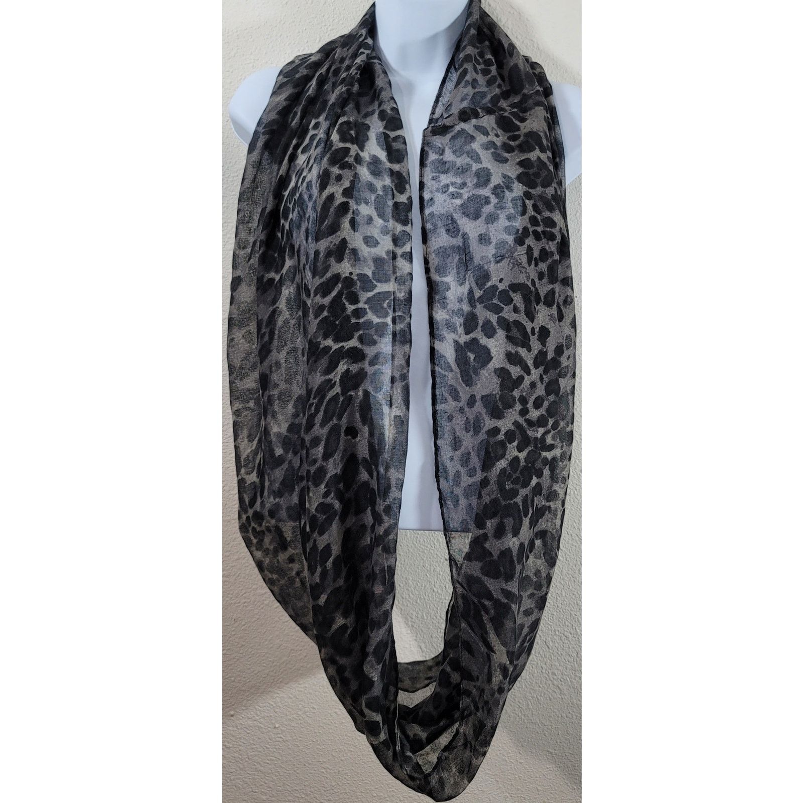 Other Gray Black Animal Infinity Scarf Lightweight Soft Sheer Size ONE SIZE - 1 Thumbnail