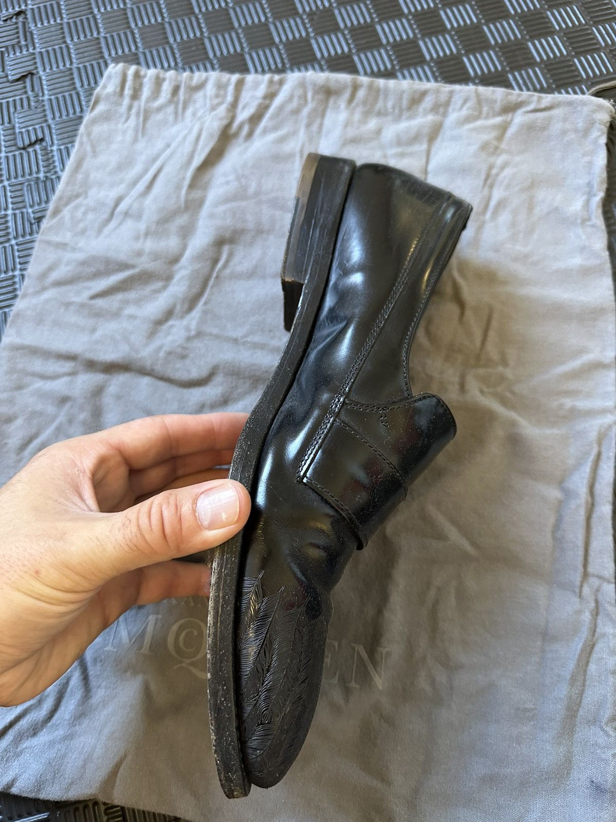 Alexander McQueen Black feather etched Alexander McQueen loafers Size US 9 / EU 42 - 6 Thumbnail
