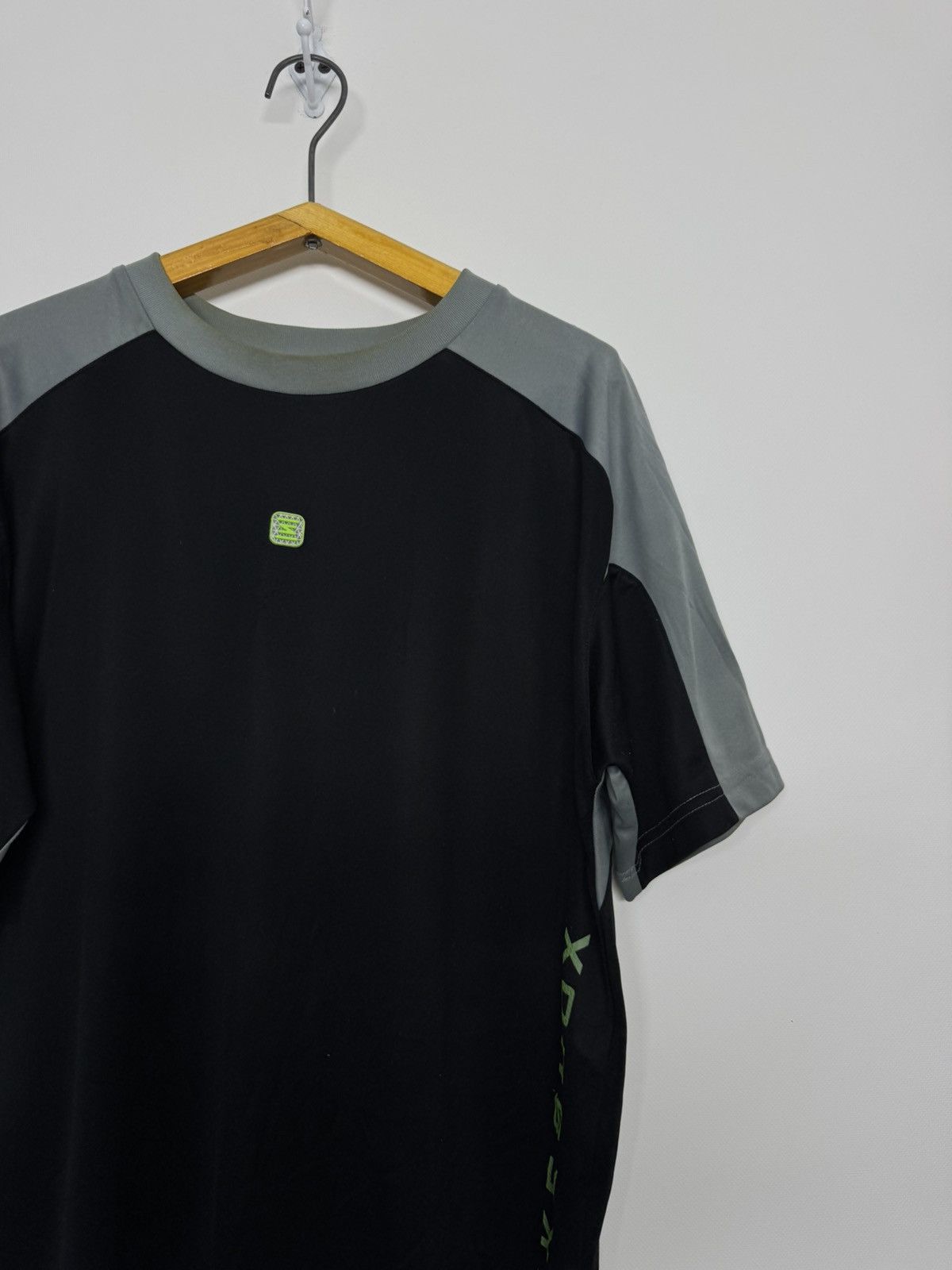 Nike Vintage Y2k Nike Shox Big Logo Swoosh T-Shirt Size US S / EU 44-46 / 1 - 5 Thumbnail