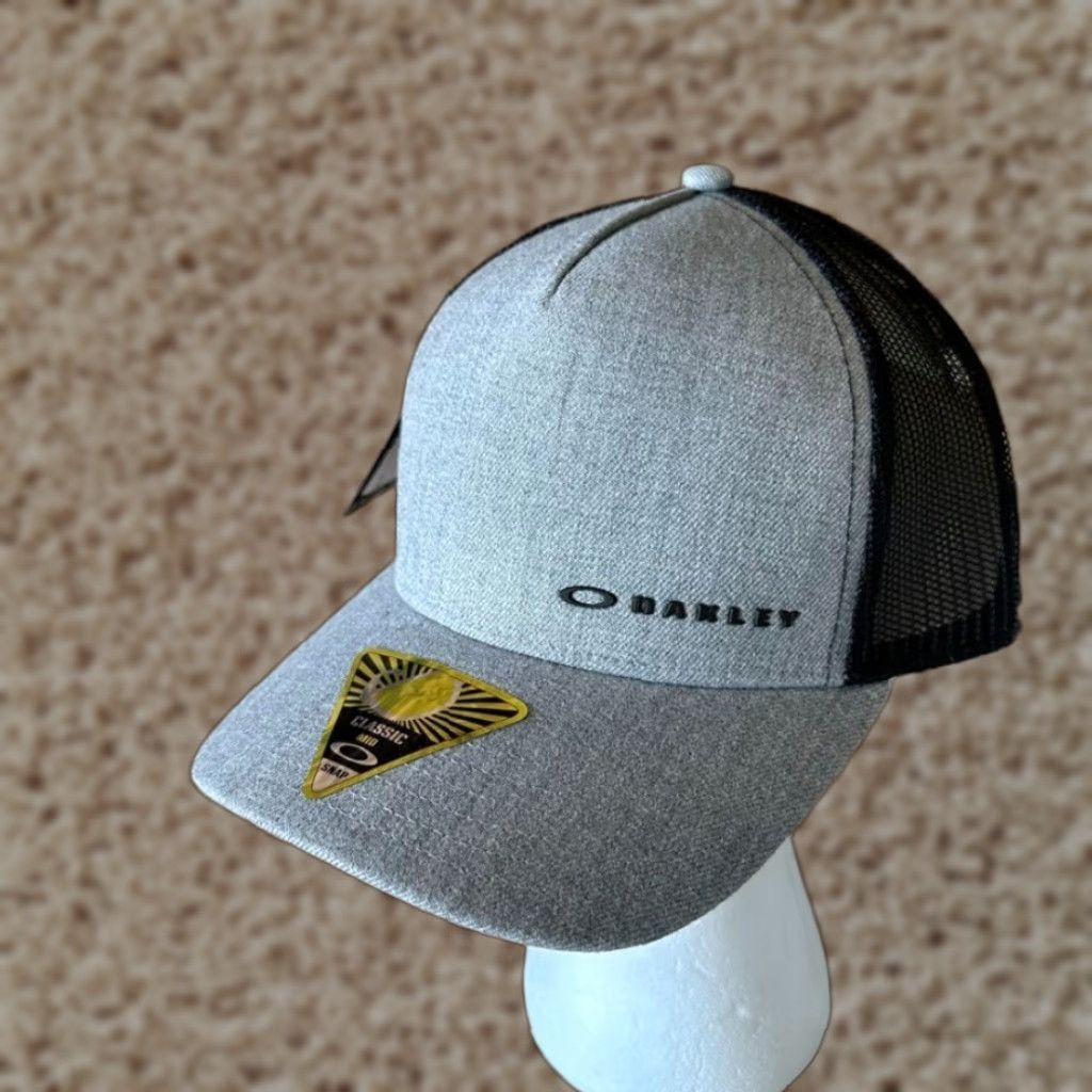 Oakley Oakley Trucker Hat Mens L Gray/Black Solid NWT Snapback 80s 90s Surf Beach Outdoor Size ONE SIZE - 1 Thumbnail