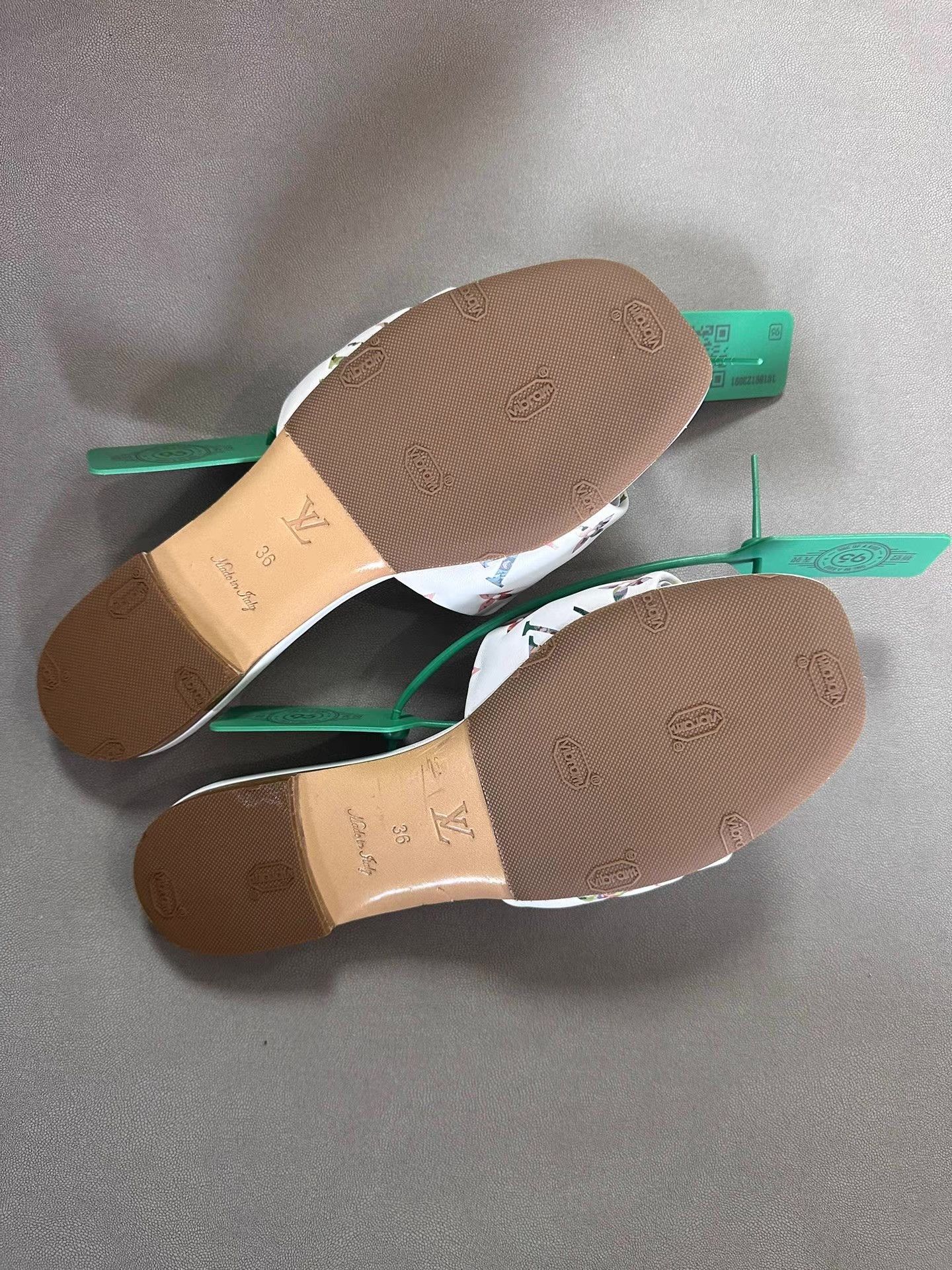 Louis Vuitton Louis Vuitton Revival Slide Ｑ20 Size US 6 / IT 36 - 7 Thumbnail