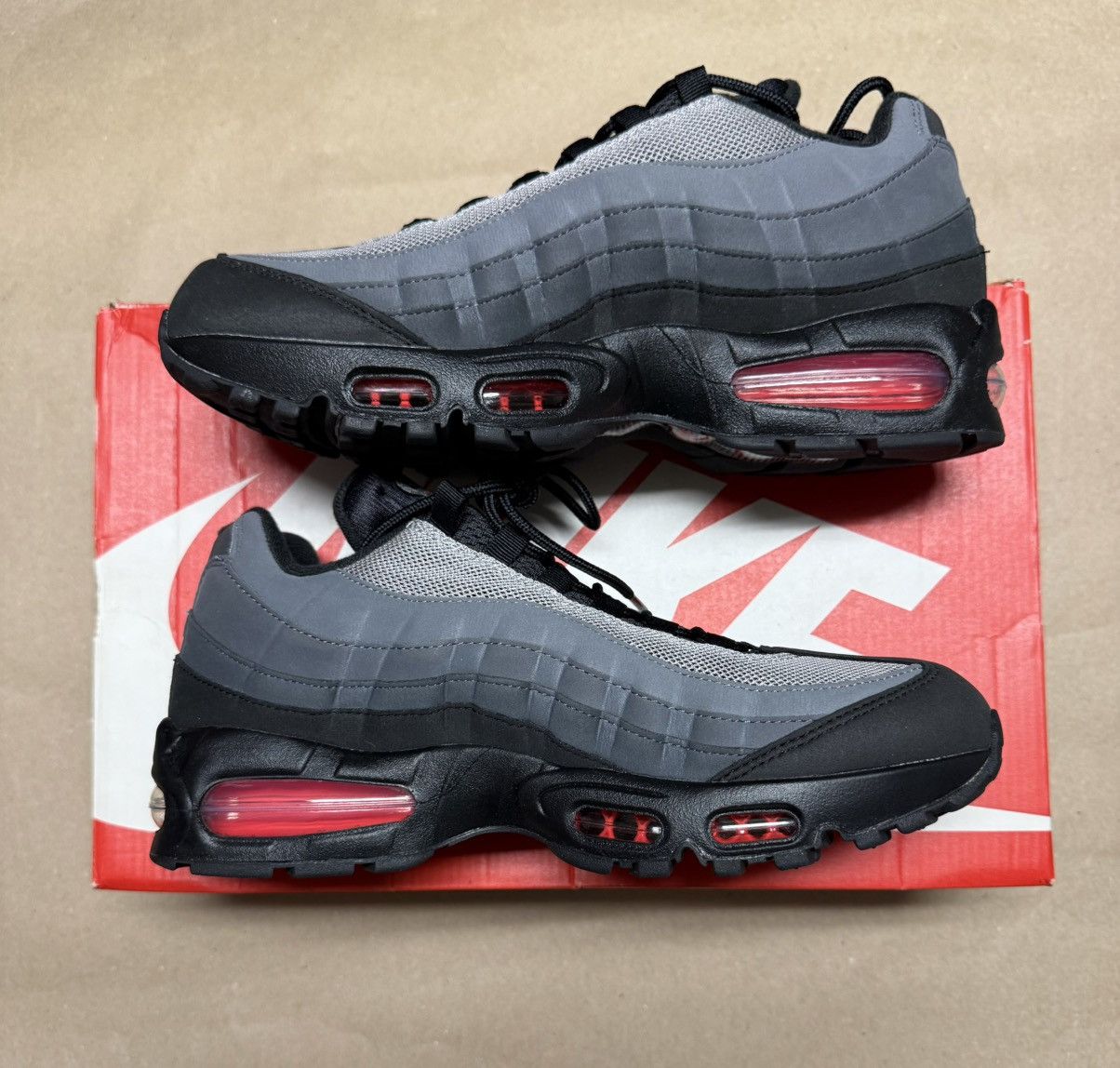 Nike Nike Air Max 95 OG Bright Crimson size 9.5 Men’s running NEW Size US 9.5 / EU 42-43 - 2 Thumbnail