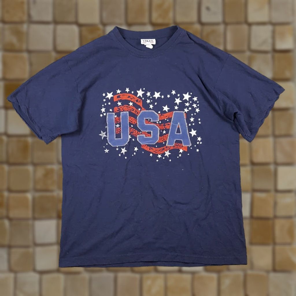 Vogue VINTAGE Vogue T-Shirt Men Large Summer Short Sleeve Cotton Logo USA Flag 90s Y2K Preppy Size US L / EU 52-54 / 3 - 1 Thumbnail