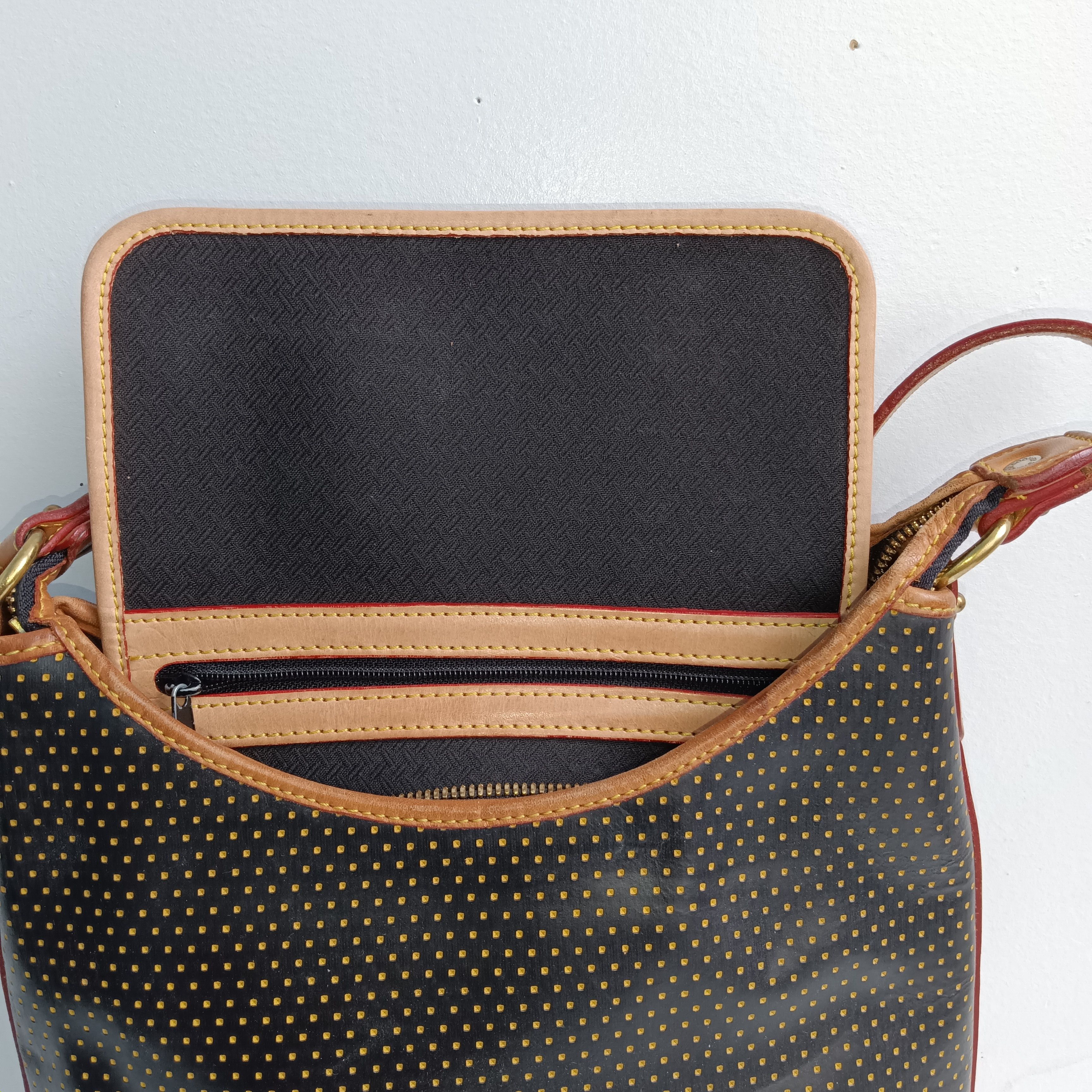Dooney & Bourke Vintage Dooney & Bourke Small Hobo Handbag Cabrio Size ONE SIZE - 9 Thumbnail
