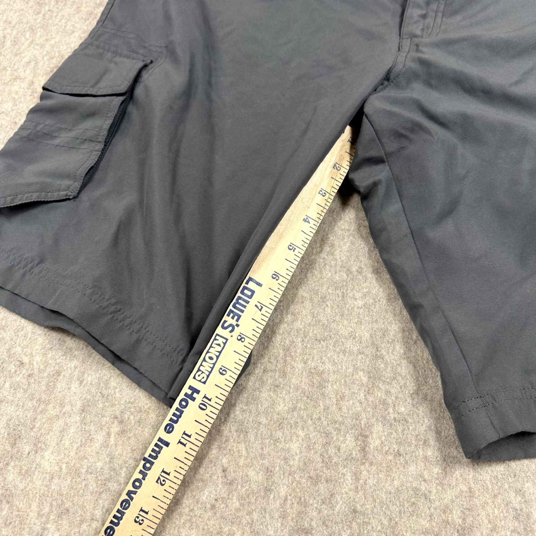 Vintage Hart and Huntington Gray Shorts Mens 36 Polyester Cargo Utility Pockets Skate Urban 36 Mens Gray Shorts Hart and Huntington Cargo Shorts 36 Mens Gray Size US 36 / EU 52 - 7 Thumbnail