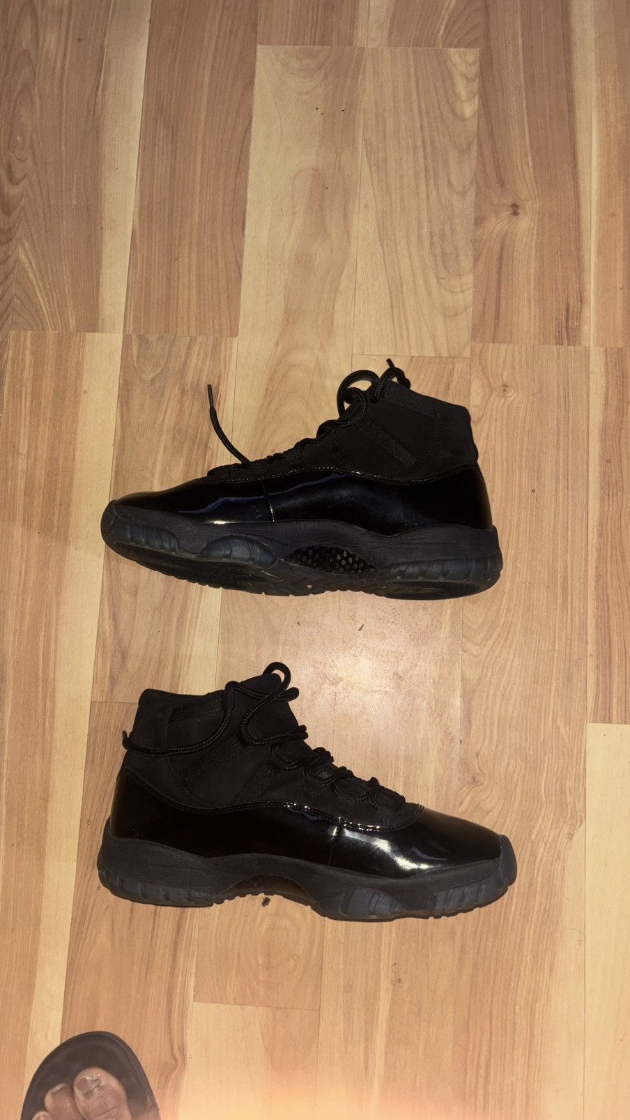 Jordan Brand Jordan 11 Cap and Gown Size US 10.5 / EU 43-44 - 2 Thumbnail