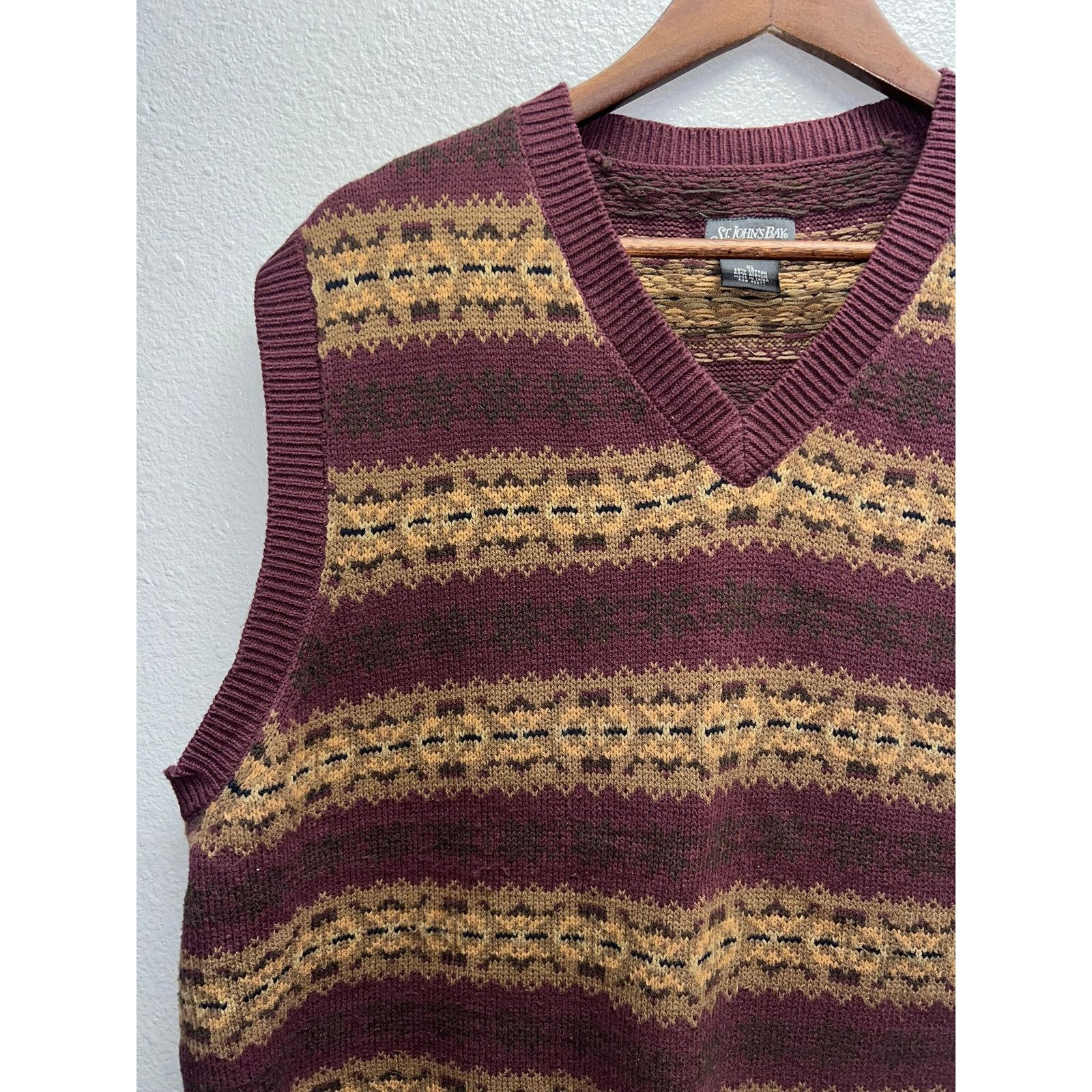 St. Johns Bay St. Johns Bay Sweater Vest Maroon Gold Design V Neck X-Large Size US XL / EU 56 / 4 - 3 Thumbnail