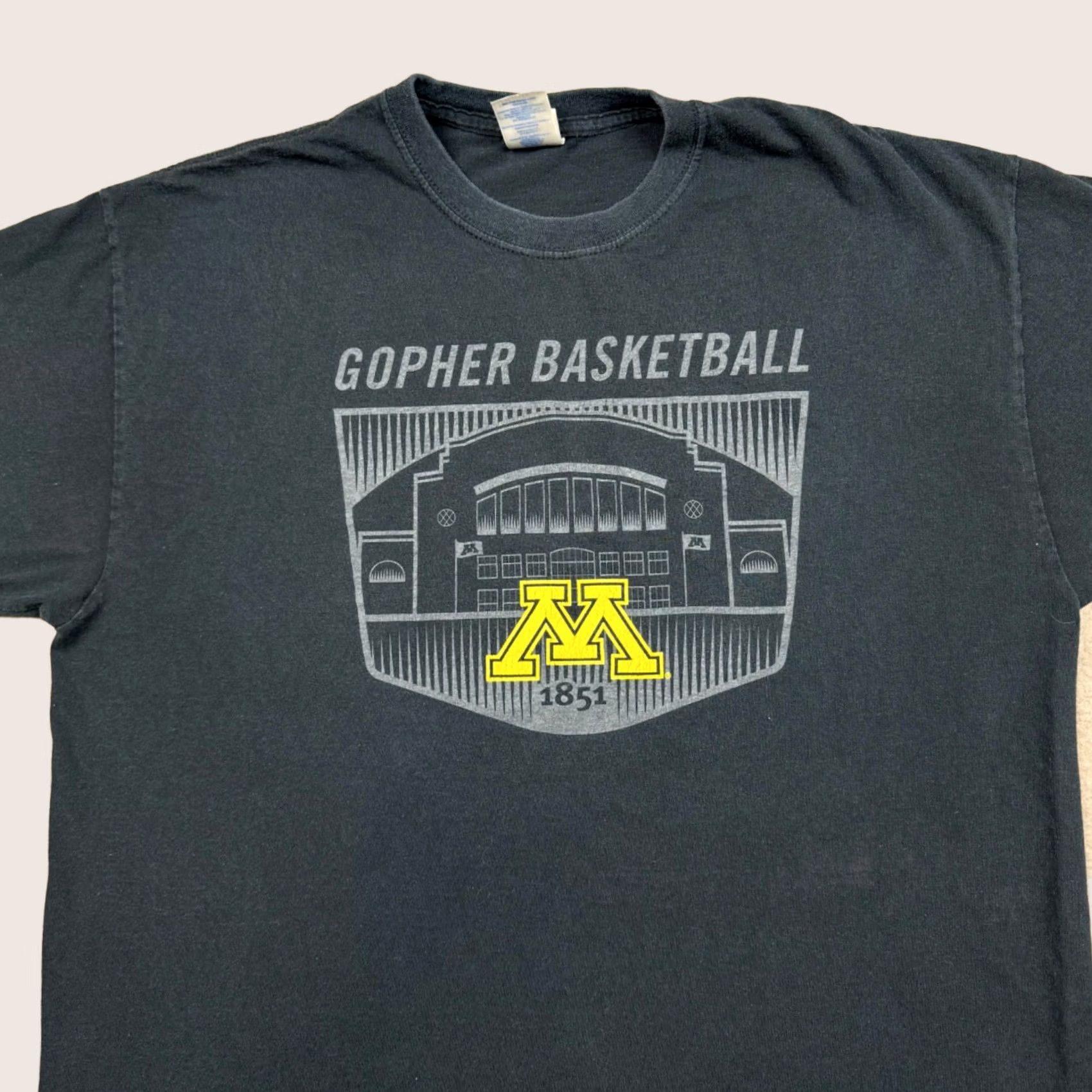 Gildan VINTAGE Gildan Minnesota Gophers T Shirt Men XL Black Shirt Adults XL Black Basketball Mens 90s Size US XL / EU 56 / 4 - 1 Thumbnail