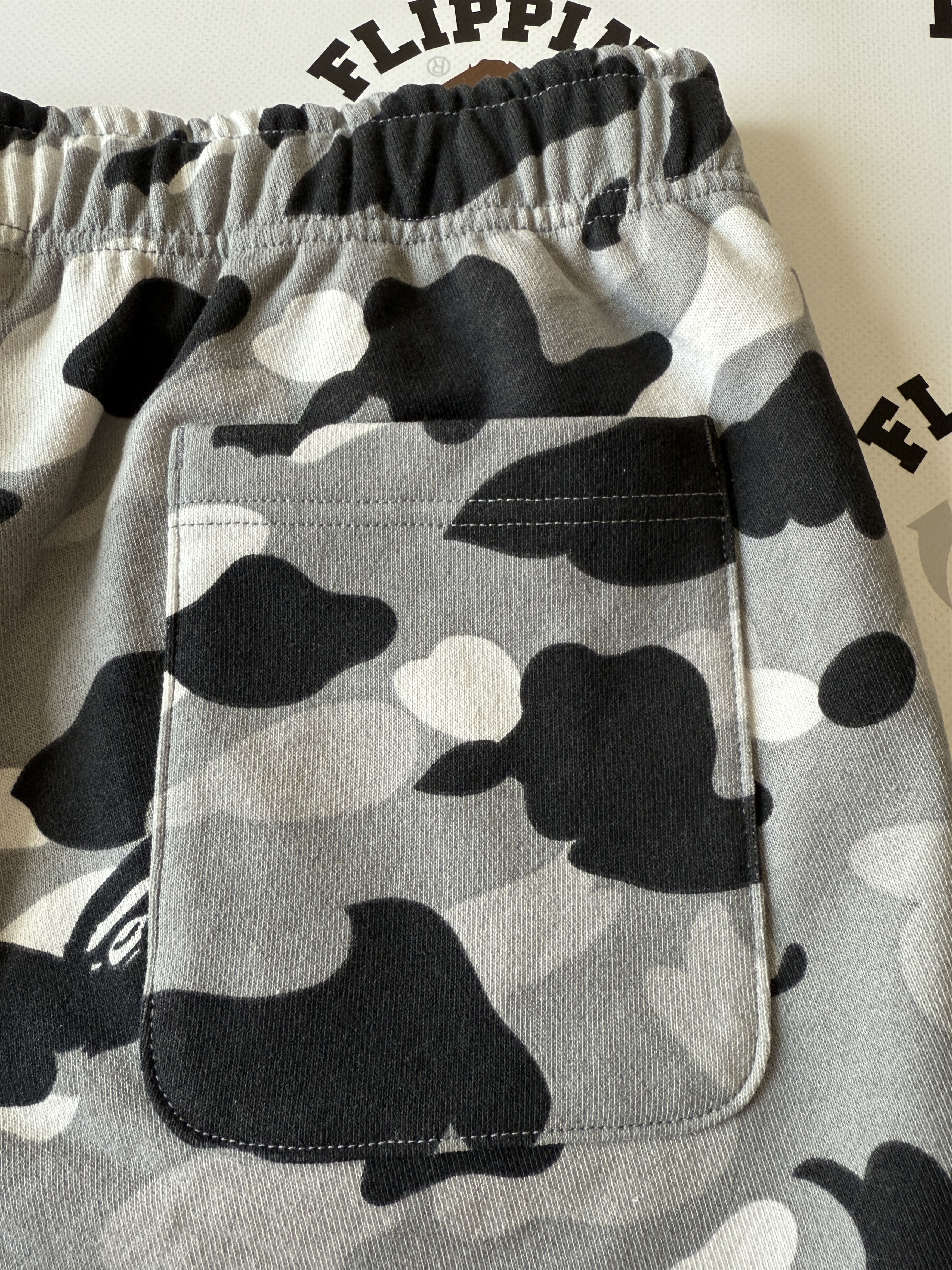 Bape 1ST CAMO SHARK REGULAR FIT SWEAT SHORTS Size US 34 / EU 50 - 6 Thumbnail