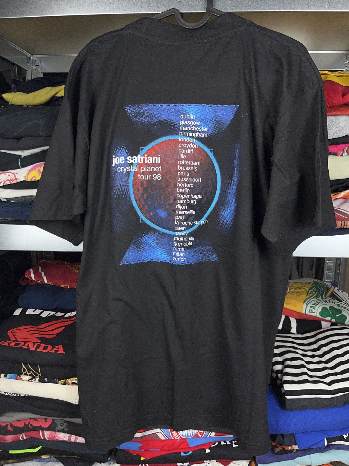 Band Tees Joe Satriani 1998 crystal planet vintage graphic t-shirt Size US L / EU 52-54 / 3 - 2 Thumbnail