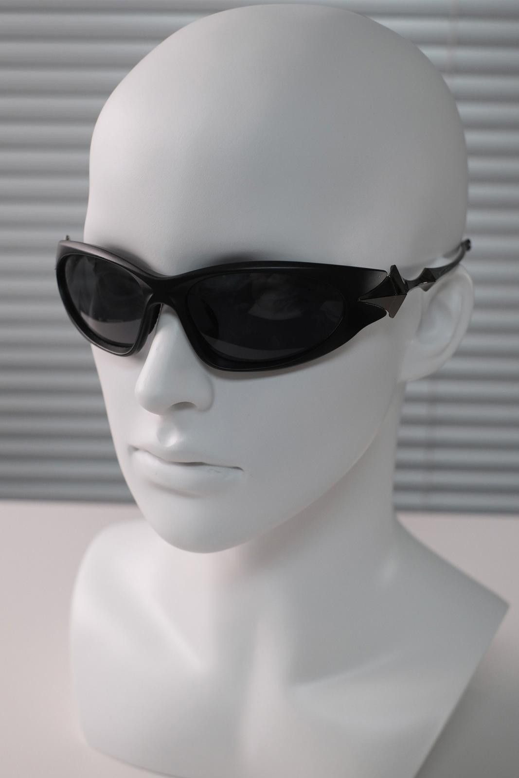 Other Y2k Vtg Avant Garde Futuristic Gunmetal Sunglasses Unisex OS Size ONE SIZE - 1 Thumbnail