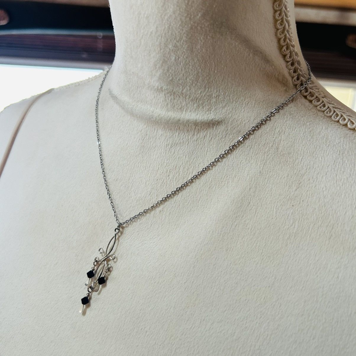 Vintage Vintage black crystal bicone chandelier pendant necklace Size ONE SIZE - 4 Thumbnail