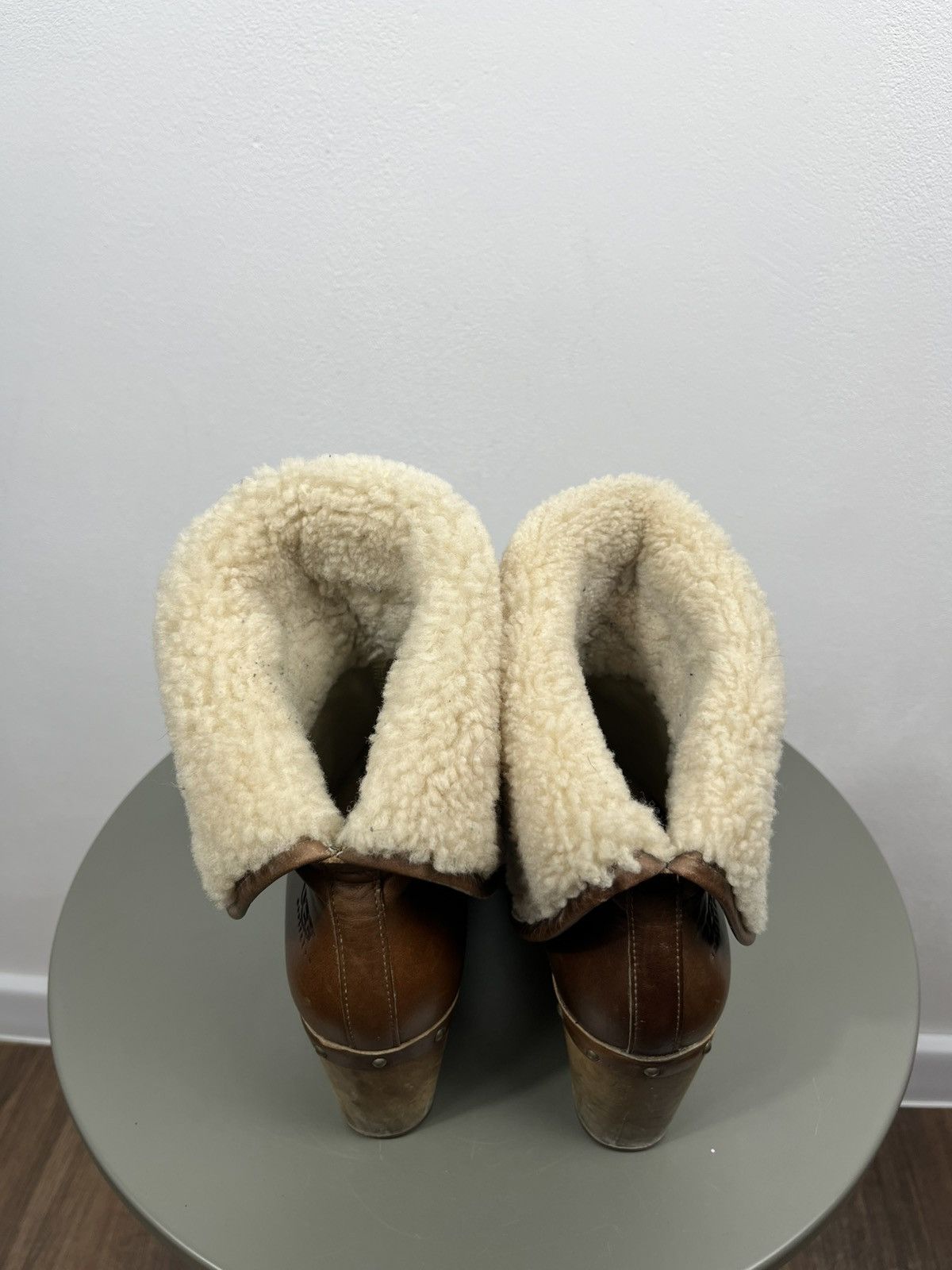 Ugg UGG Shearling Lined Leather Clog Boots Wooden Heel EU 38 US7 Size US 7 / IT 37 - 8 Thumbnail