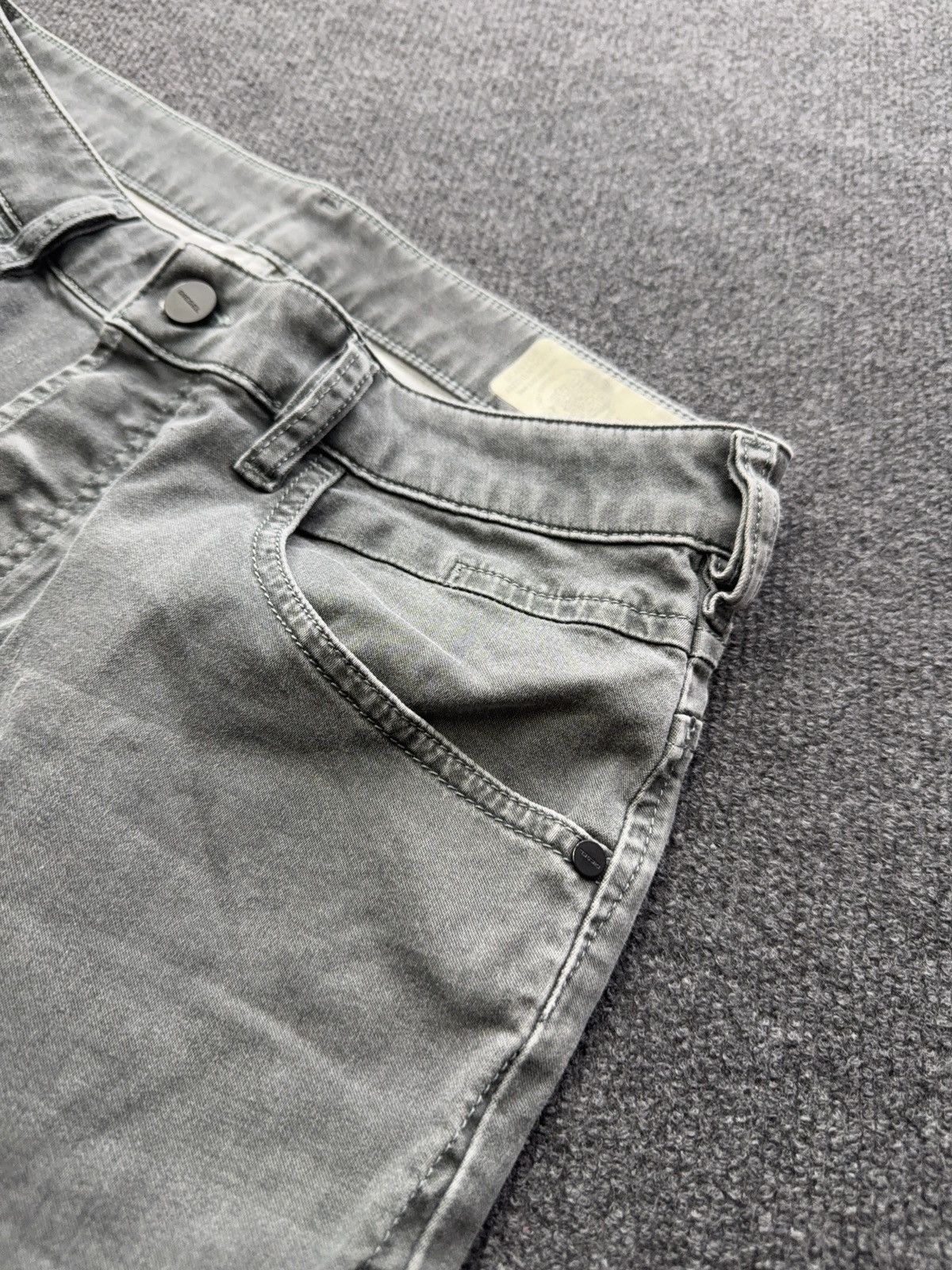 Diesel Luxury 00s Diesel D-BAZER Grey Faded Tapered Jeans Archive Size US 28 / EU 44 - 14 Thumbnail