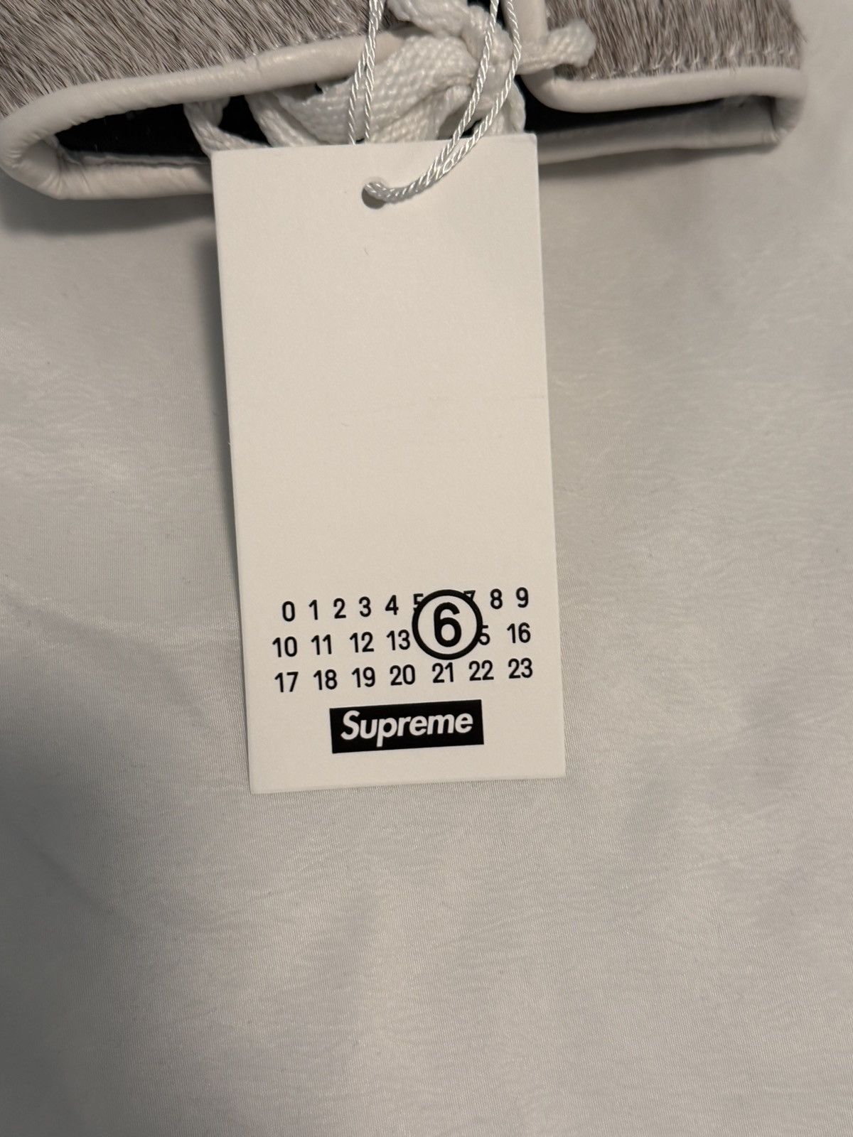 Maison Margiela × Supreme Supreme MM6 Maison Margiela Boxing Gloves Brand New Size ONE SIZE - 8 Thumbnail