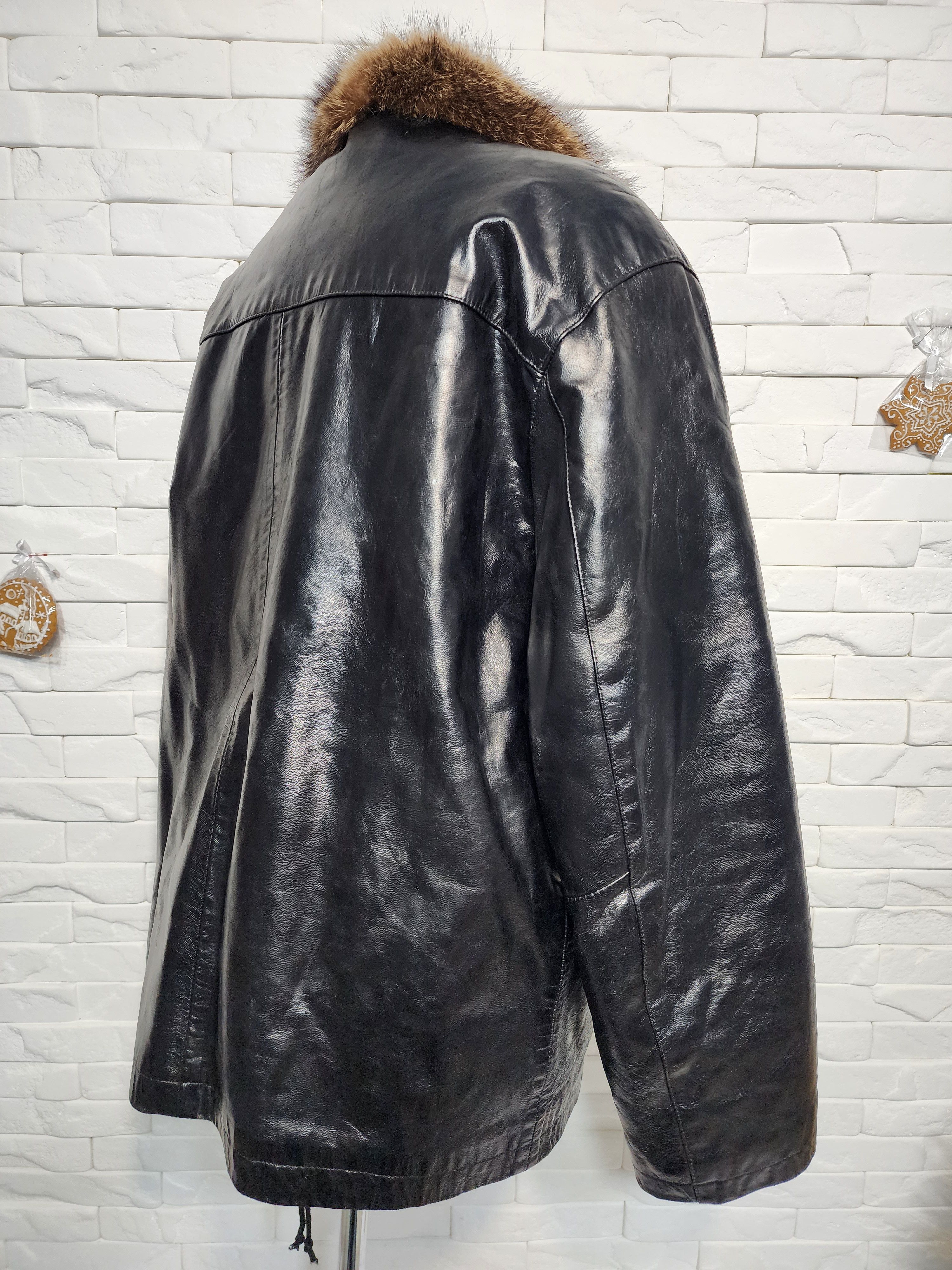 Uniqlo Men's Black Leather Fur Jacket: Genuine Fur, Metal Zipper Size US L / EU 52-54 / 3 - 5 Thumbnail