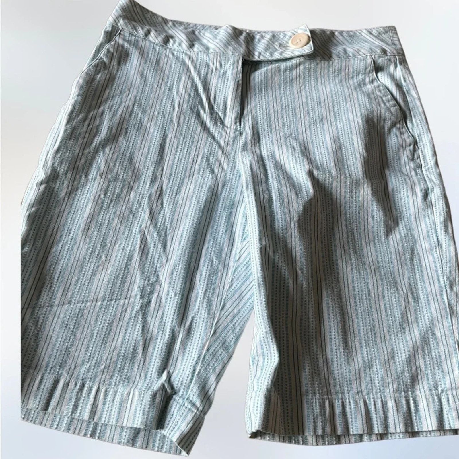 The Unbranded Brand Talbots striped shorts, size 4. Size 28" / US 6 / IT 42 - 1 Thumbnail