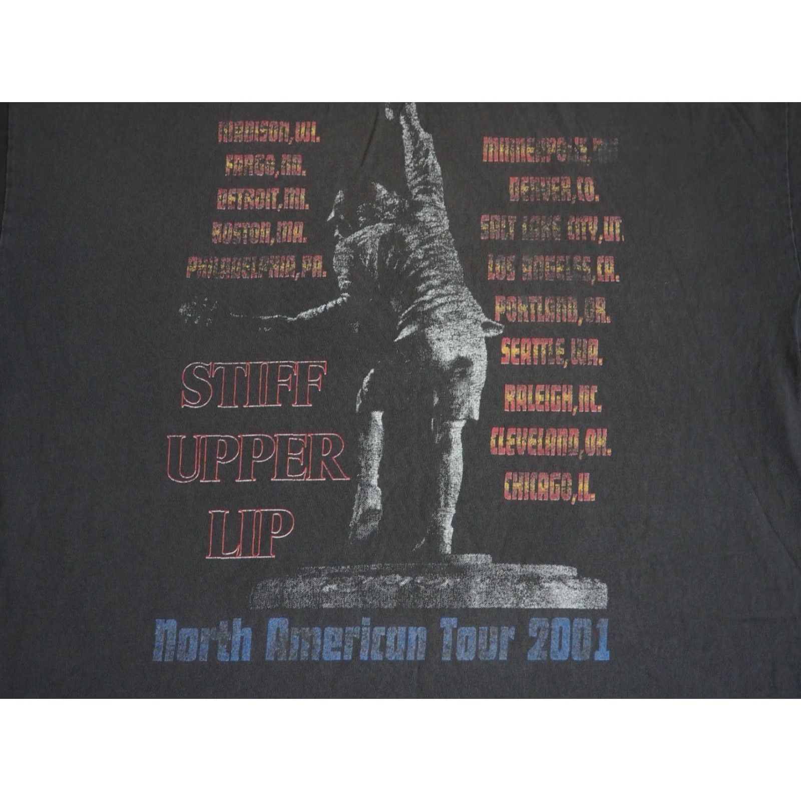 Gildan VTG AC/DC Stiff Upper Lip Distress Black Tee T-Shirt XL Men Shirt Graphic 2000s Grunge Band Size US XL / EU 56 / 4 - 6 Thumbnail