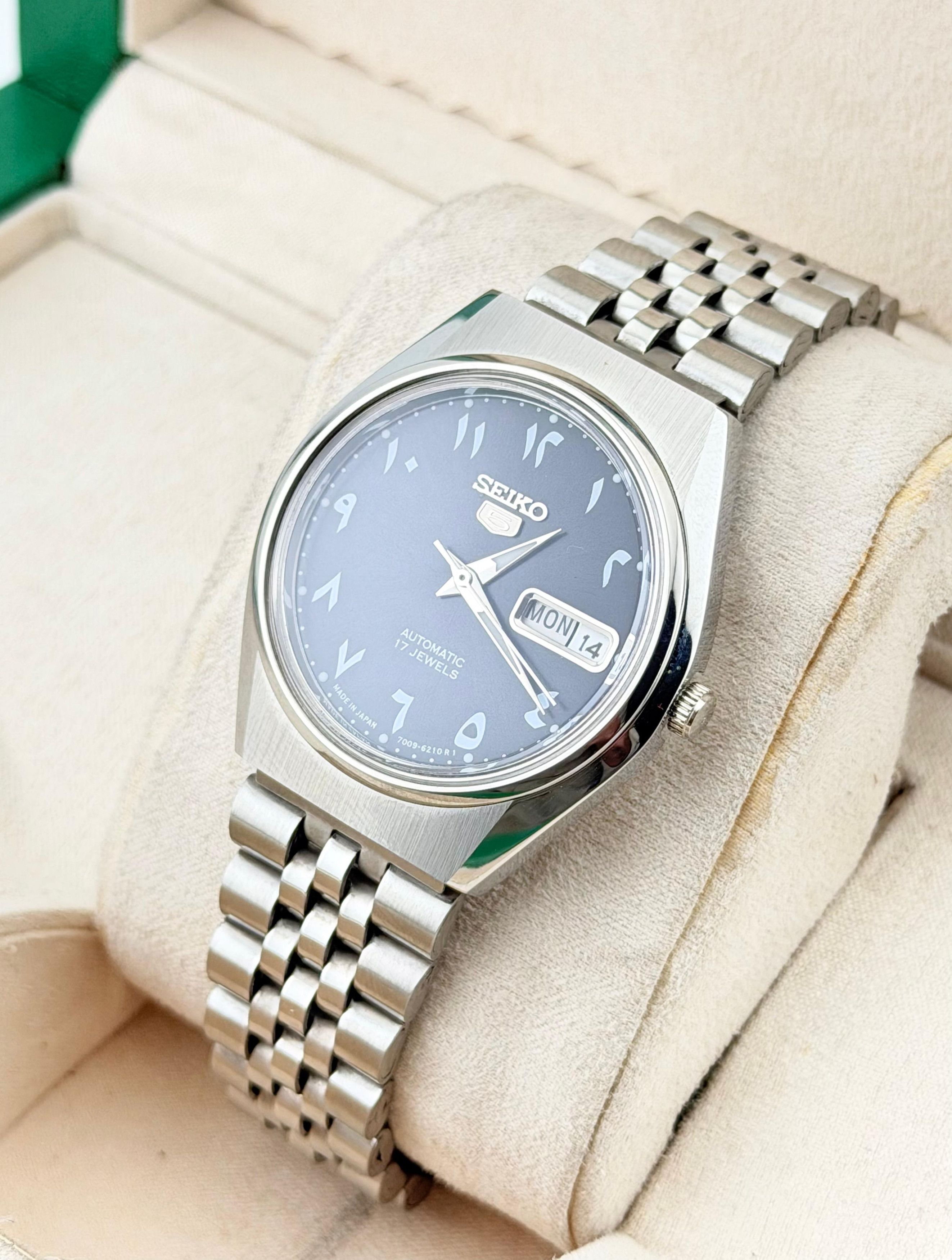 Seiko Elegant Men's Wrist Automatic Watch|Black Dial|Day-Date Size 36 - 4 Thumbnail