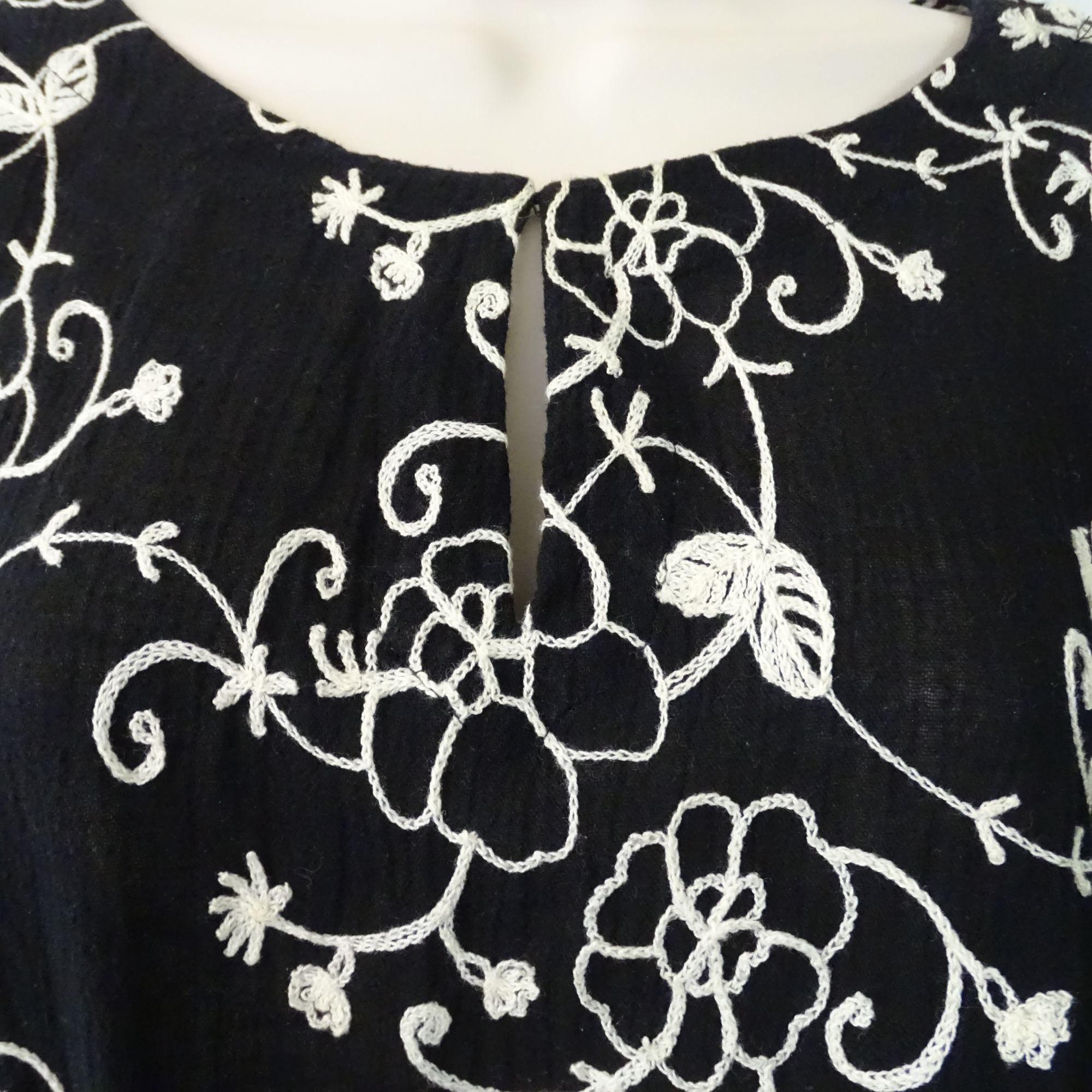 Other Lauren Michelle Black Embroidered Floral Tunic Top Size L Size L / US 10 / IT 46 - 3 Thumbnail
