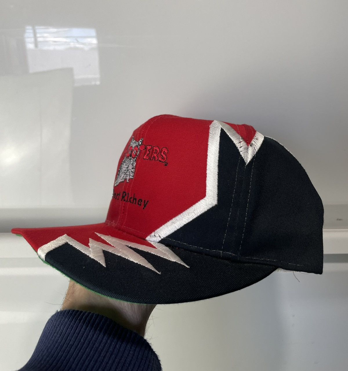 Vintage Vintage Hooters Hat Sharktooth Style 90s Used Red Black Size ONE SIZE - 2 Thumbnail
