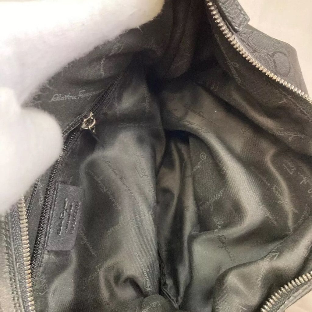 Salvatore Ferragamo Salvatore Ferragamo Black Monogram Hobo Bag Size ONE SIZE - 5 Thumbnail