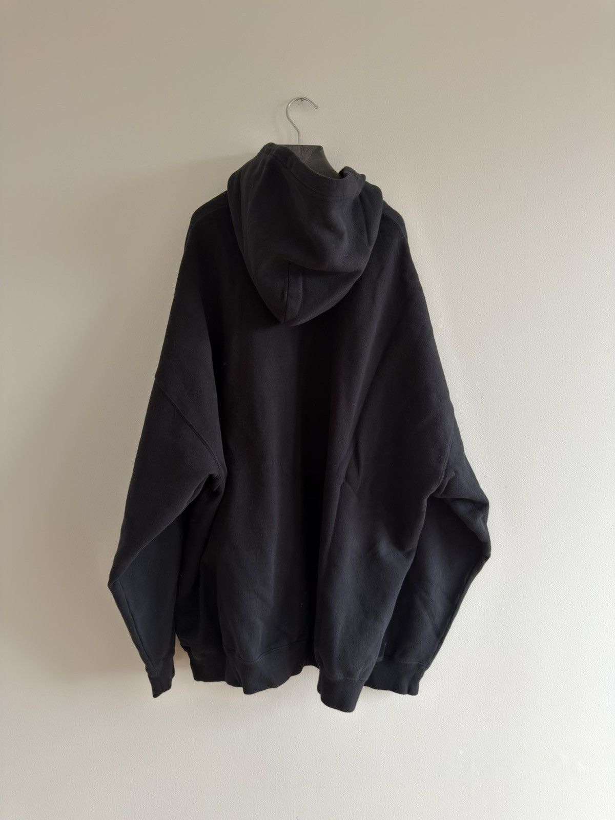Balenciaga BALENCIAGA DEMNA OVERSIZED BLACK HOODIE Size US XS / EU 42 / 0 - 5 Thumbnail
