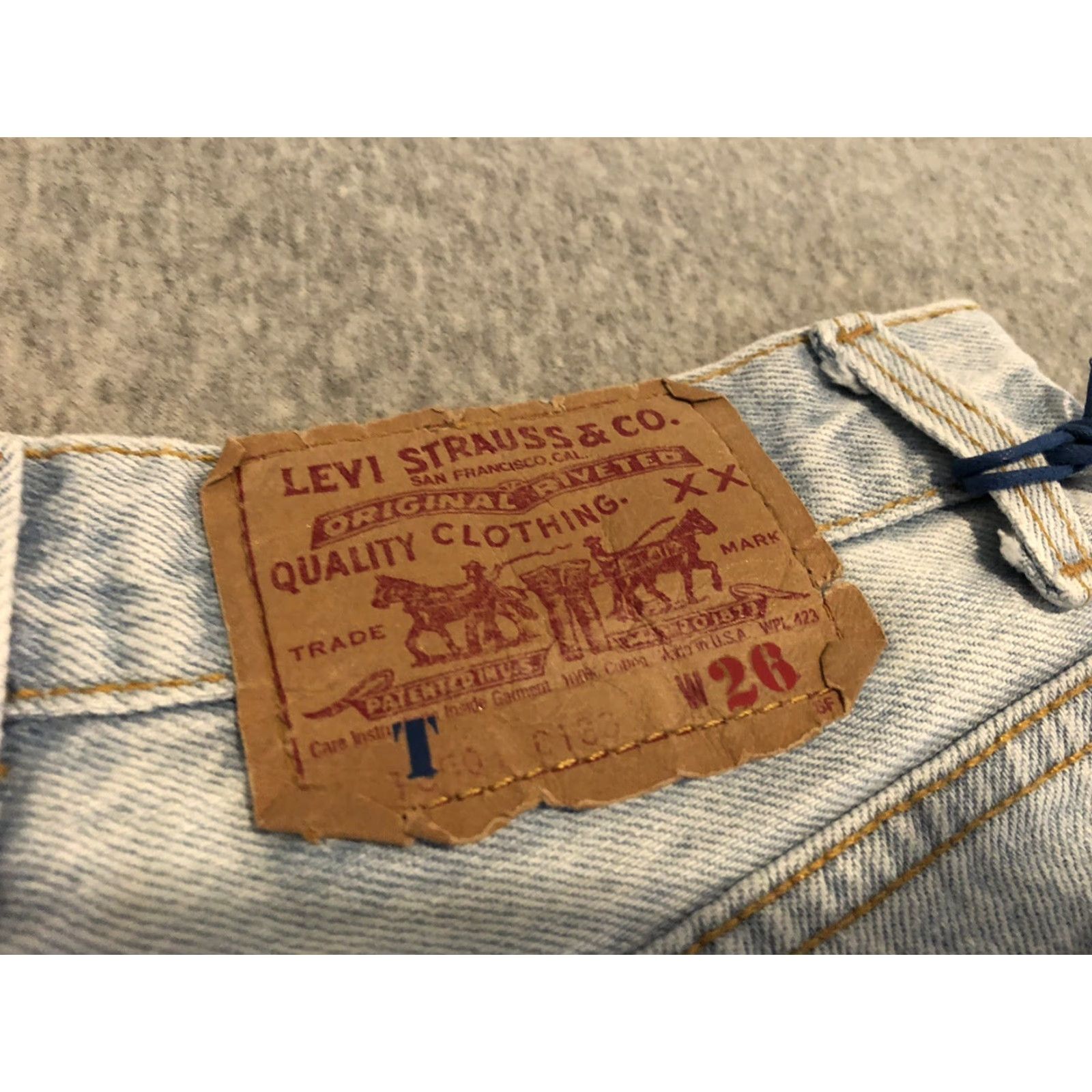Levi's VINTAGE Levi's 501 Jeans Tapered Regular 26x31 Light Blue Denim Button Inseam 31 in Womens NWT Made in USA LVC Distressed 100% Cotton Jeans Size 26" / US 2 / IT 38 - 5 Thumbnail